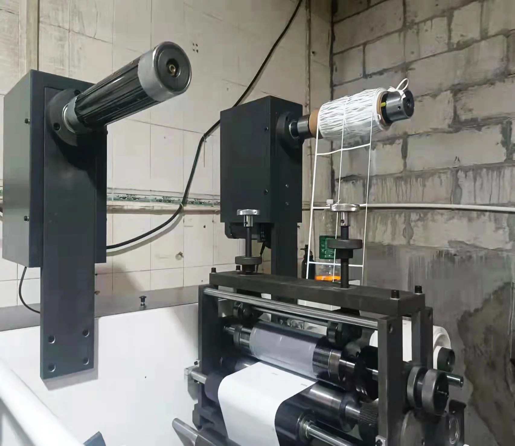 Automatic Flexo Self-Adhesive Label Flexo Printing Machine Multicolor Self-adhesive Label Paper Roll Flexographic New