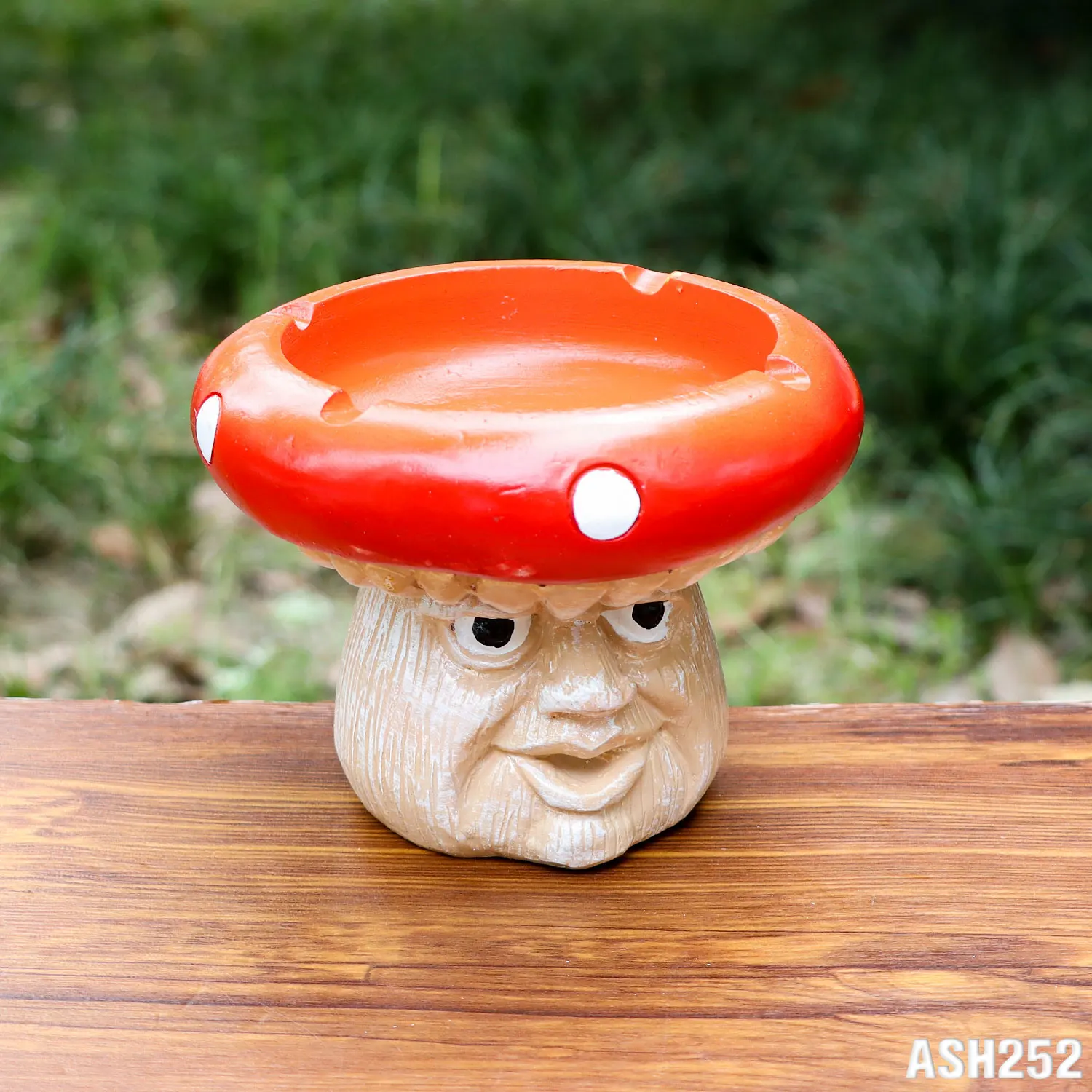 Wholesale Fashion Design Mushroom Ashtray Resin Oem Red and Green Smoking Accessories