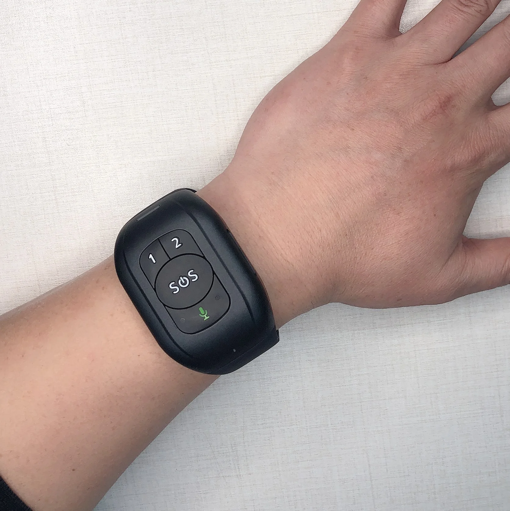 Elderly GPS GPRS SOS Smart Bracelet tracker with Temperature / Heart Rate Monitor/ Medical Alert/ SOS Personal Tracker GPS