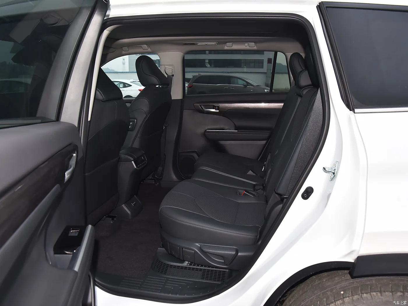 Toyotas Highlander 2024 2.5L Twin-engine 2WD 4WD 5 seat 7 seat hybrid car SUV