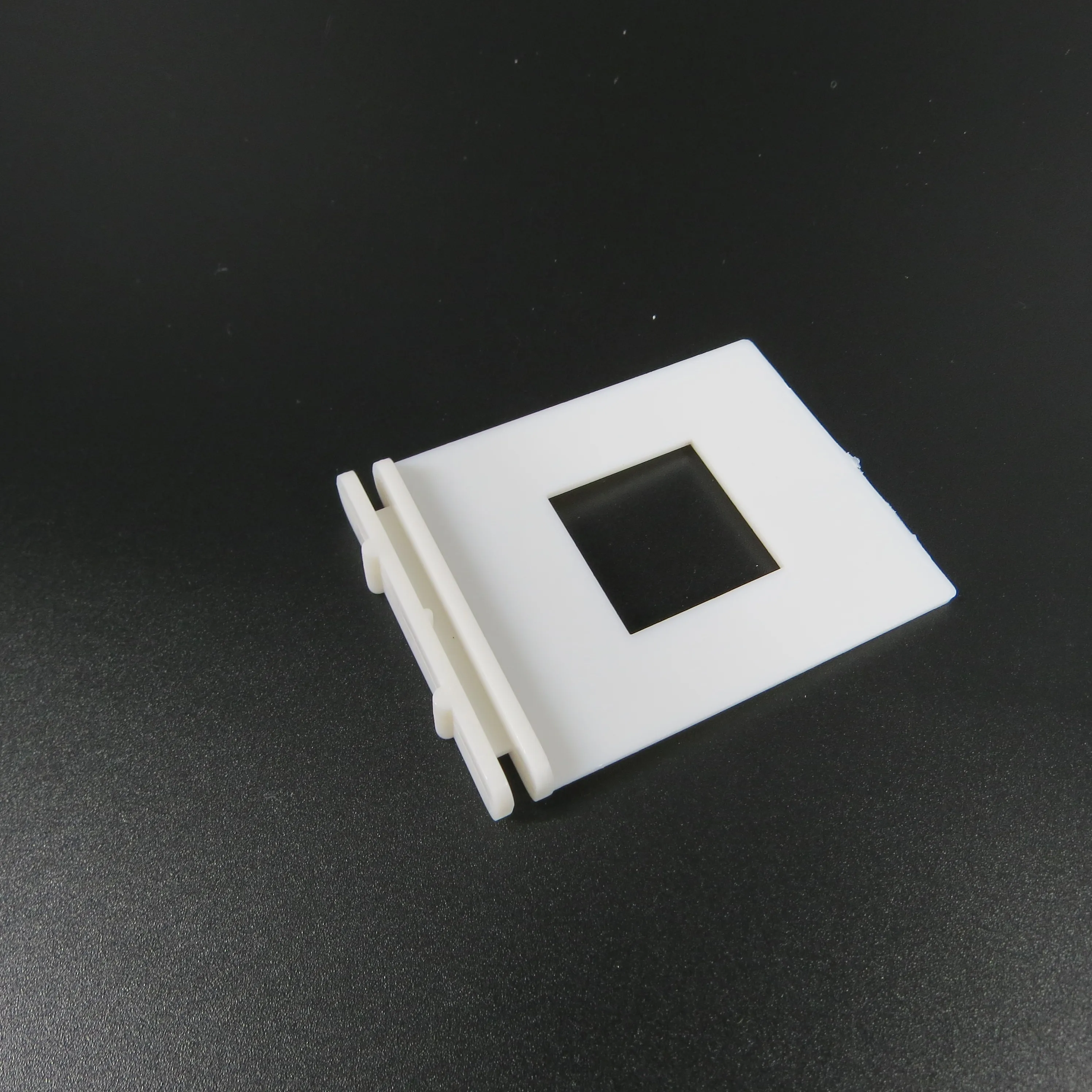 Hot sale Retail Plastic Power Wing Clips Hanging Display ABS Corrugated Shelf Support