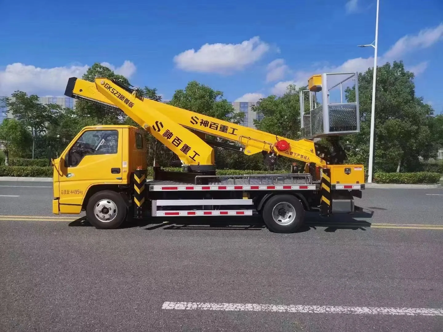 JMC 24m Truck Mounted Aerial Working Platform With Bucket