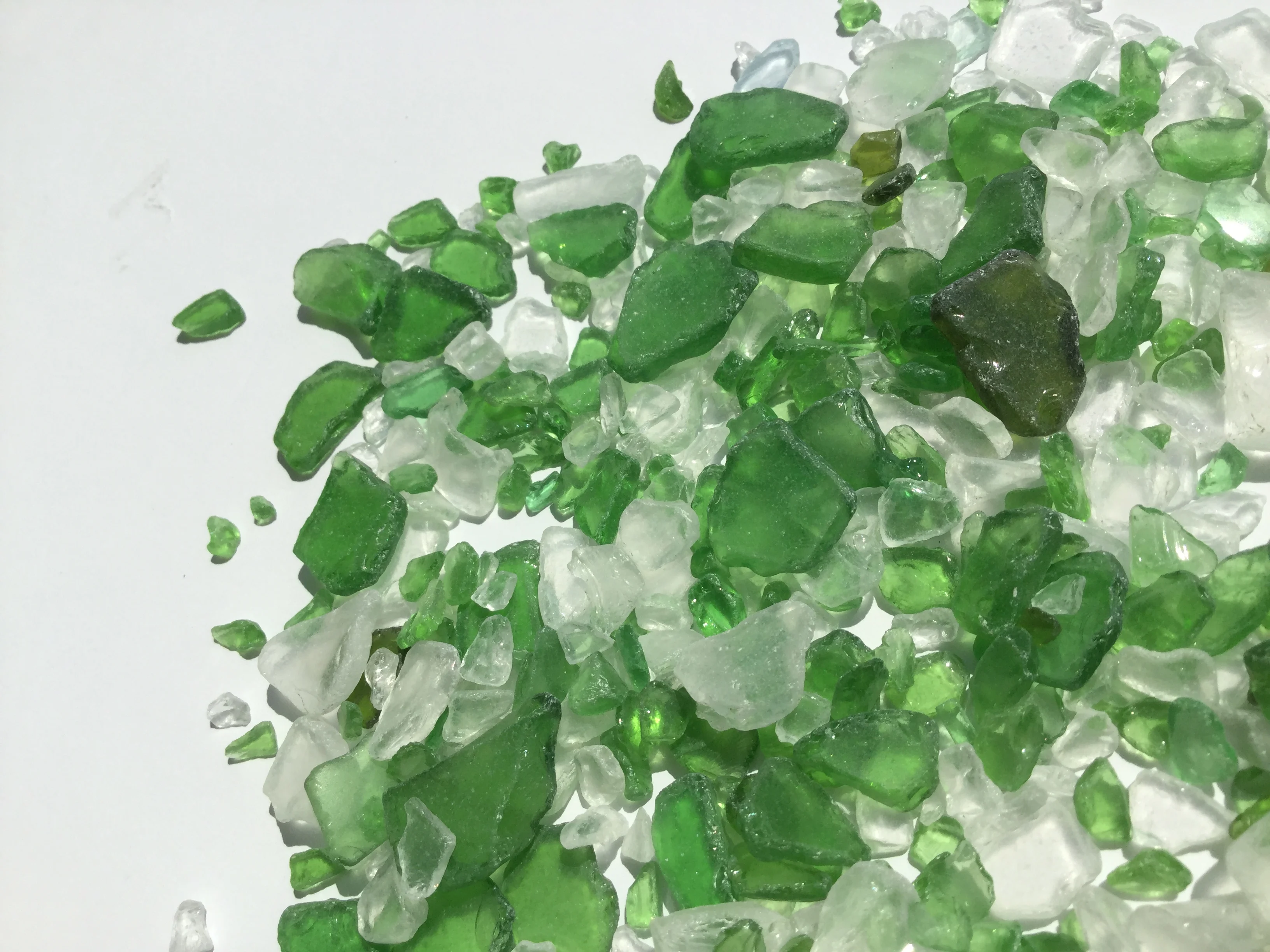 Recycled Glass Made Crystal Small Colored Garden Rocks Outdoor glass cullet