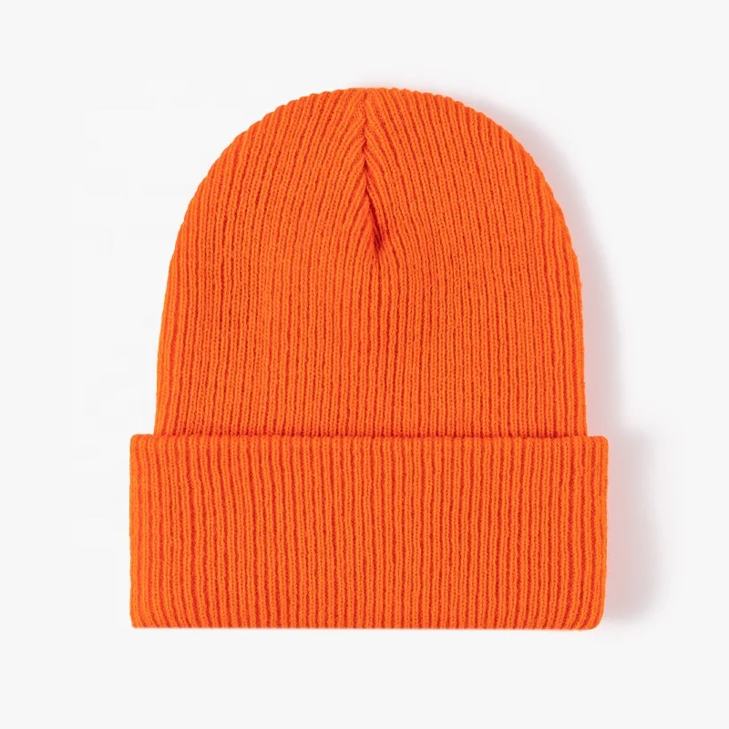 Wholesale low MOQ unisex plain acrylic colorful knit winter hats custom woven label tag rubber leather patch rib knit beanie