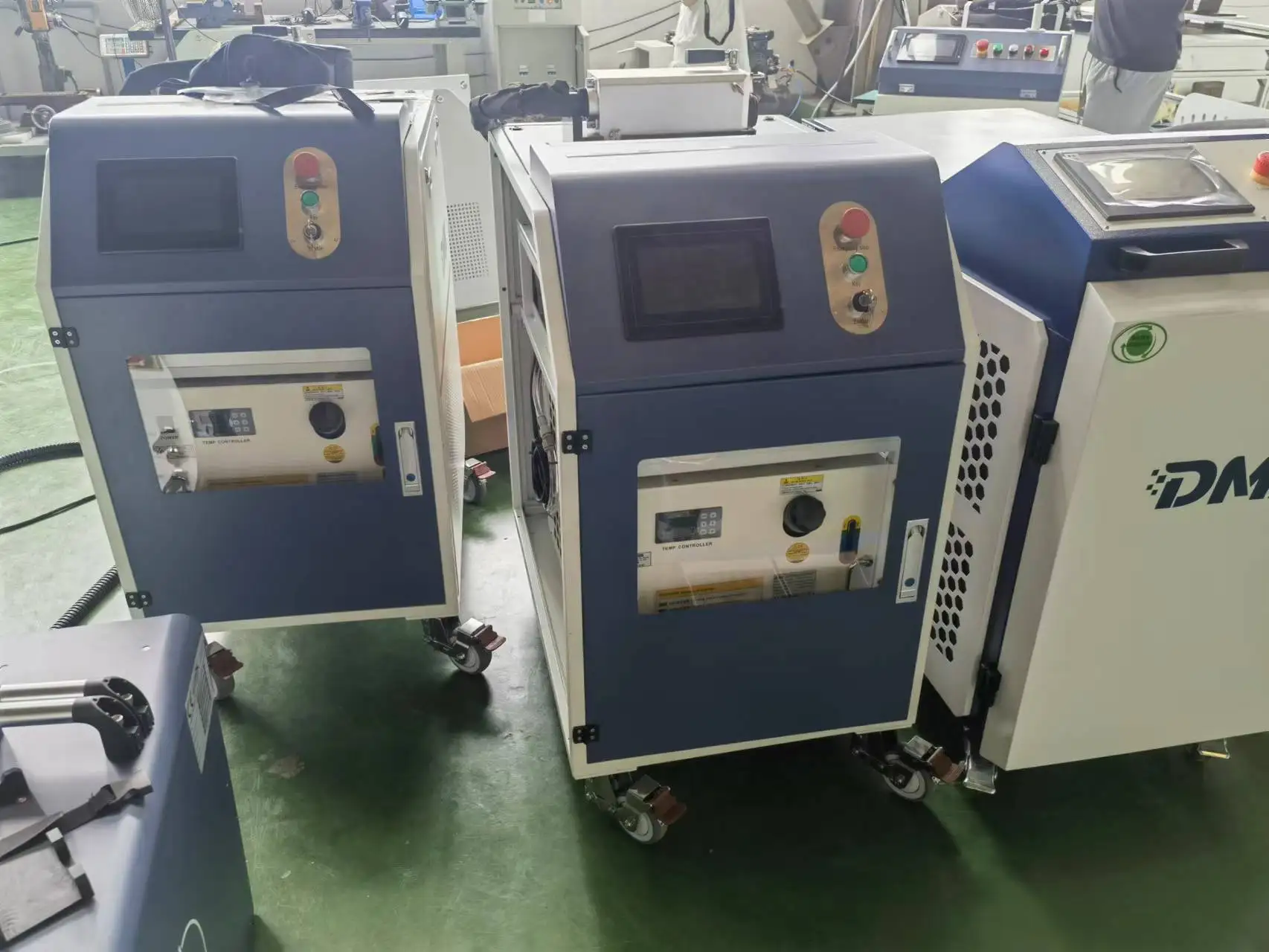 DMK Handheld Pulse Laser cleaning machine MOPA Pulse Laser Cleaning Machine for Rust Paint oil grease dust on different Materia