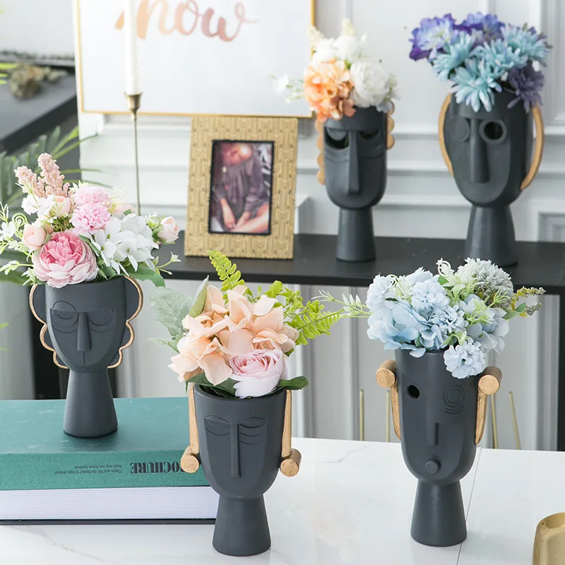 Wholesale 2021 home decor black resin face flower vase