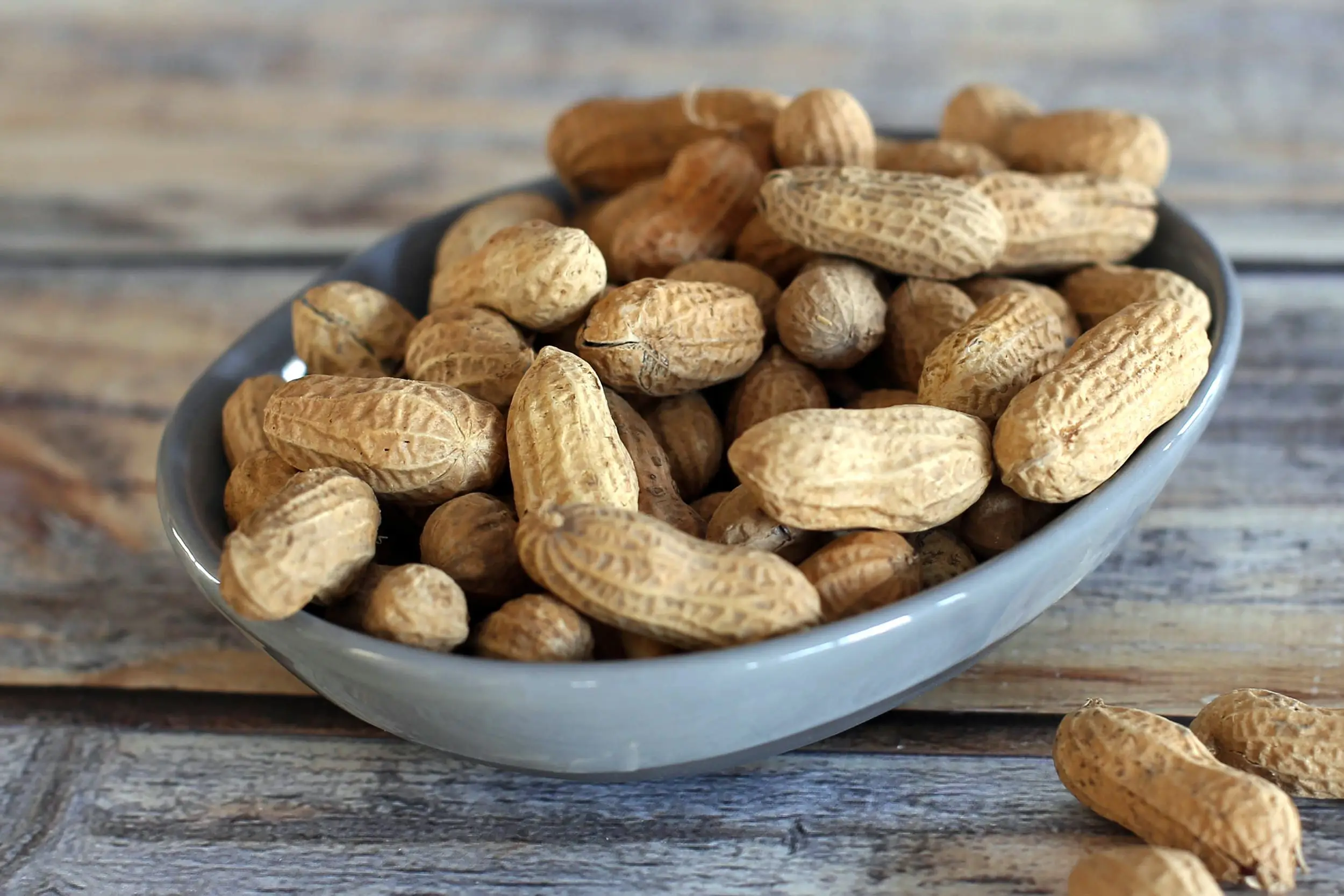 
Best quality Bold peanuts with reddish-brown skin with an oblong shape 