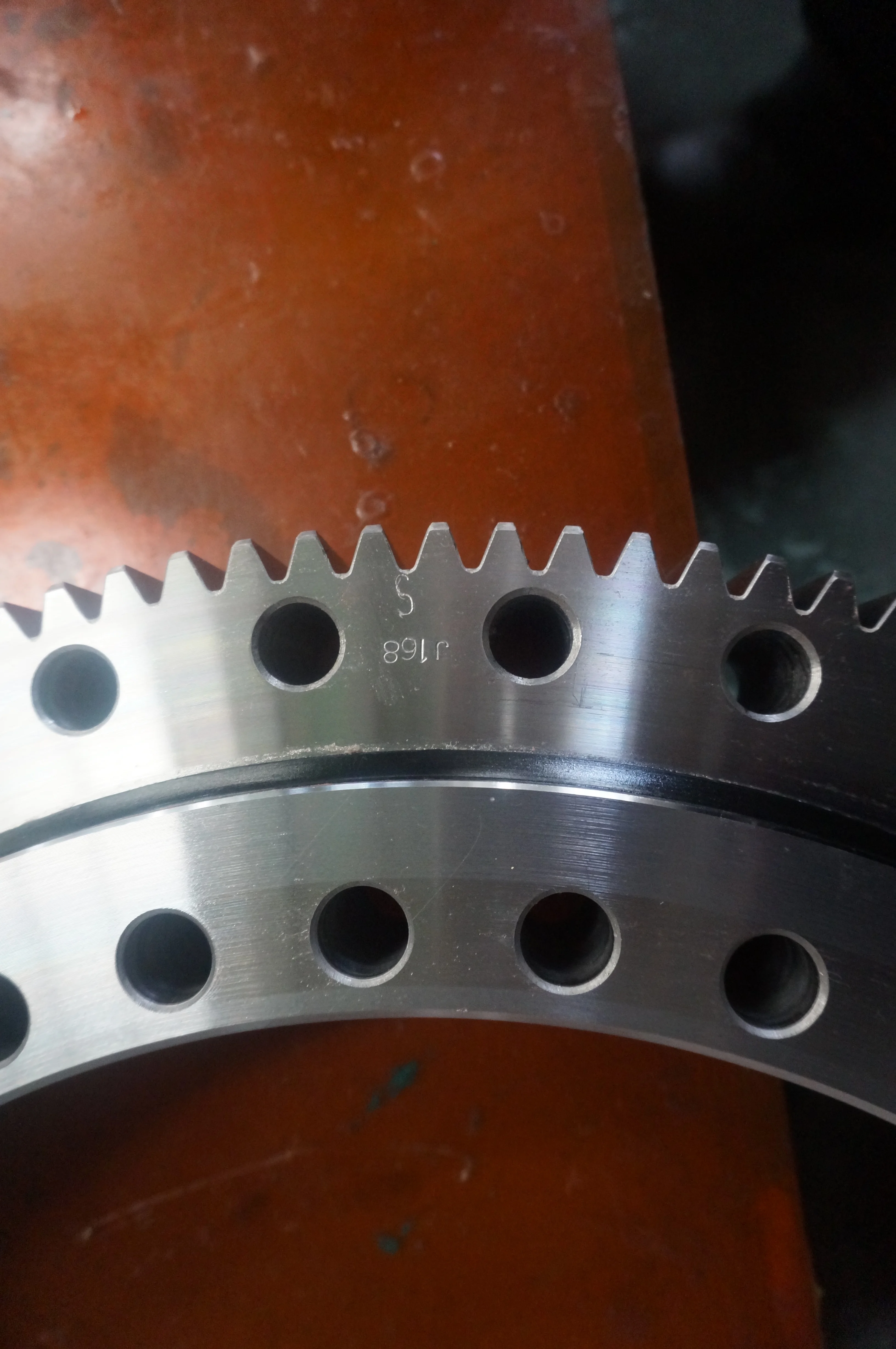 Скрещенный роликовый шестерни опорно-поворотный подшипник для 25 тонного крана