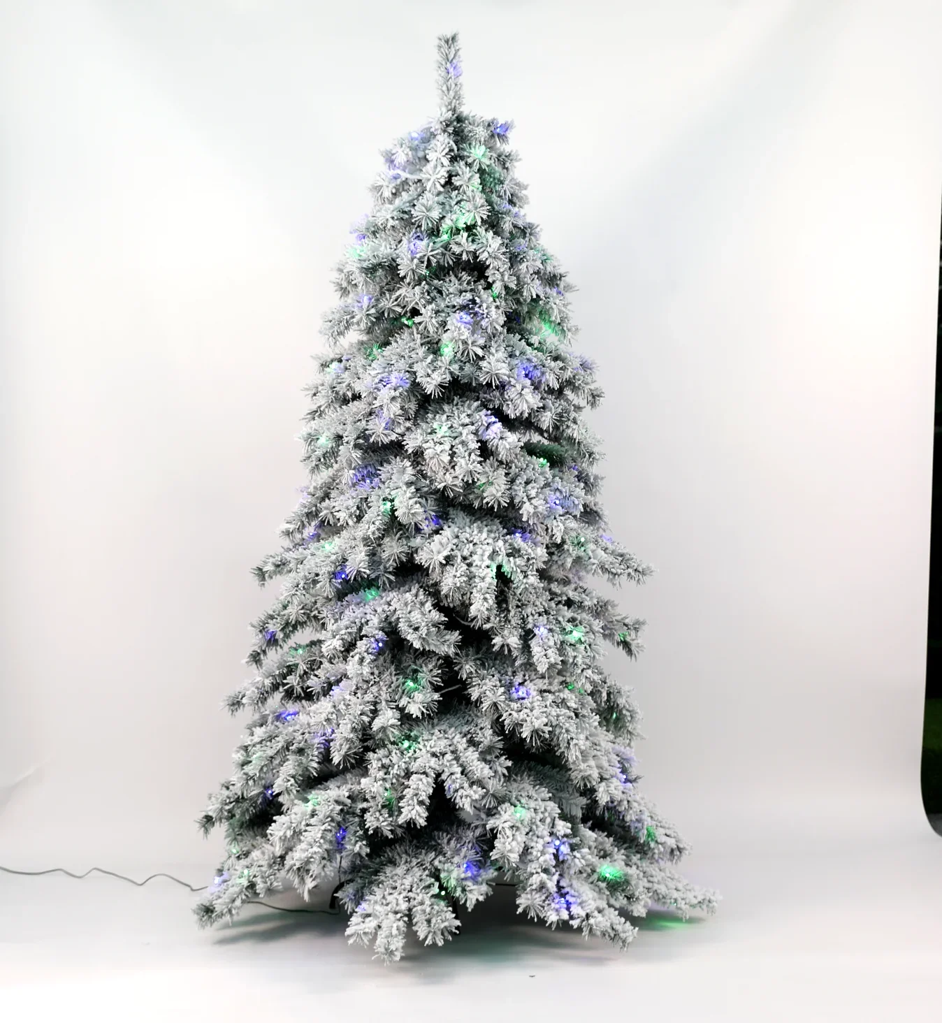 Explosive Models Super Ultra Realistic Style Green Artificial Spruce Pe Christmas Tree For Christmas Decoration