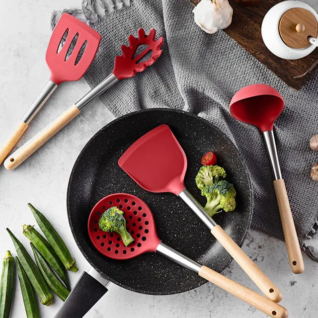 Wholesale Silicone Kitchenware Spatula Silicone Spatula Wooden Handle Colander Home Nonstick Kitchen Utensils Set