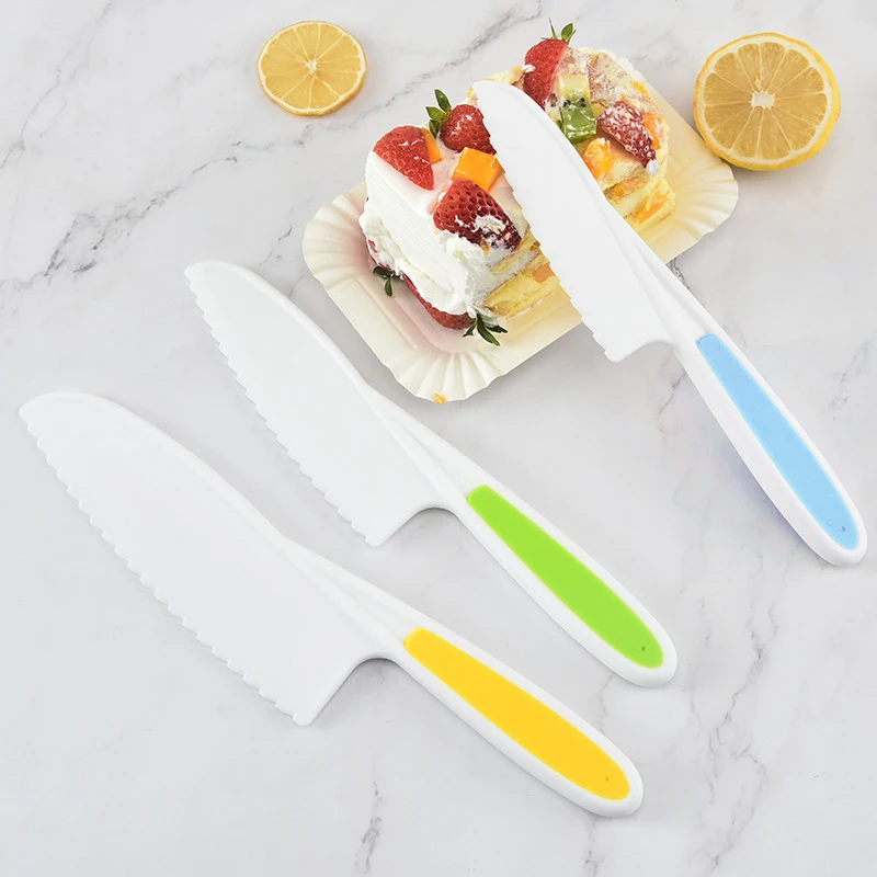 New Arrival Eco friendly Kitchen Fruit Vegetable Lettuce Cake Salad Plastic Knife PP Kids Safe Knife