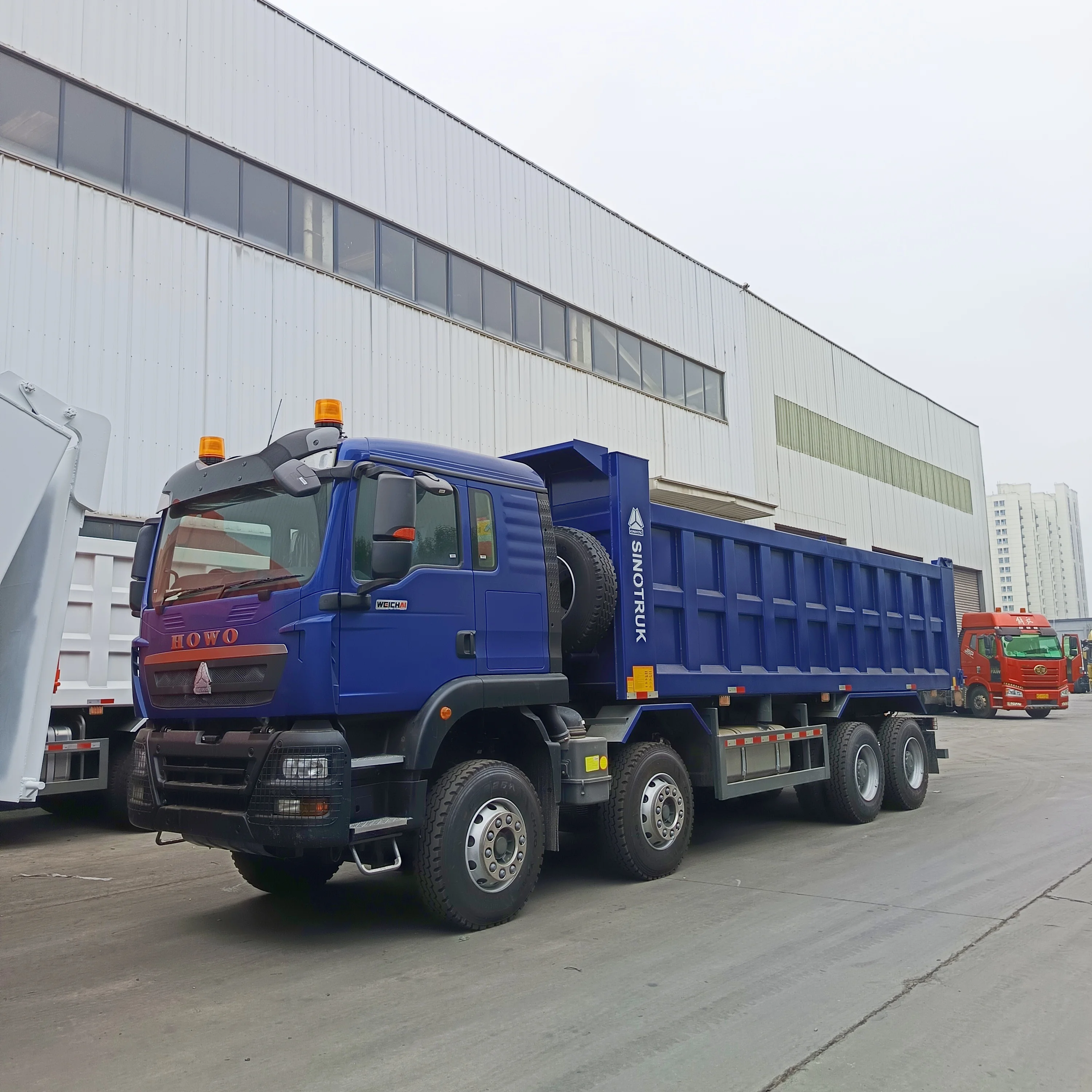 GOOD PRICE SINOTRUK HOWO TRUCK BRAND NEW DUMP TRUCK 8x4 HIGH QUALITY for SALE