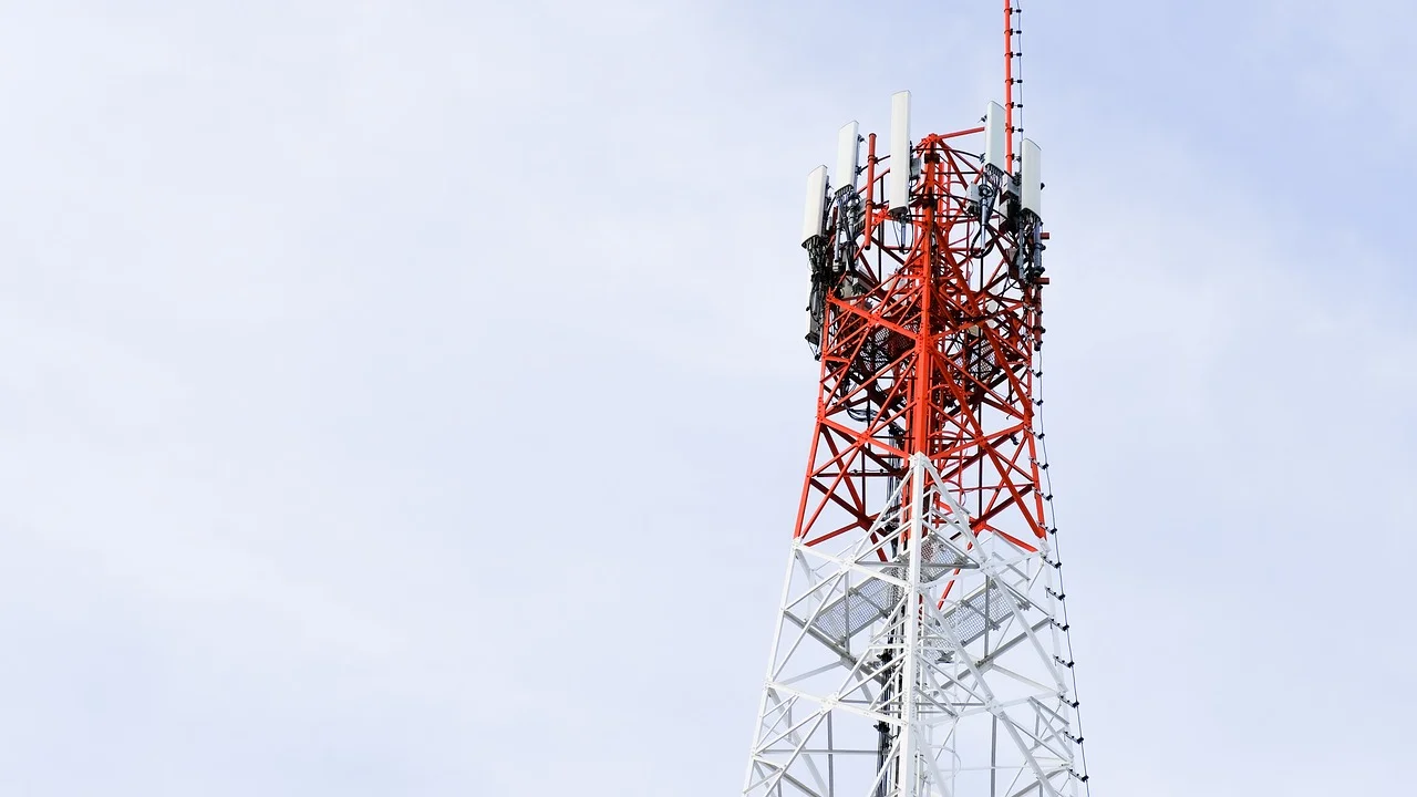 China Telecom Tower Low Price Steel Antenna Mast Lattice GSM Tower & Accessories