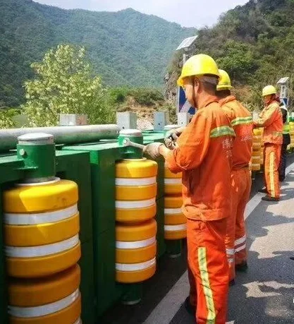 Проектная система безопасности на подъездной дорожке для защиты от столкновений