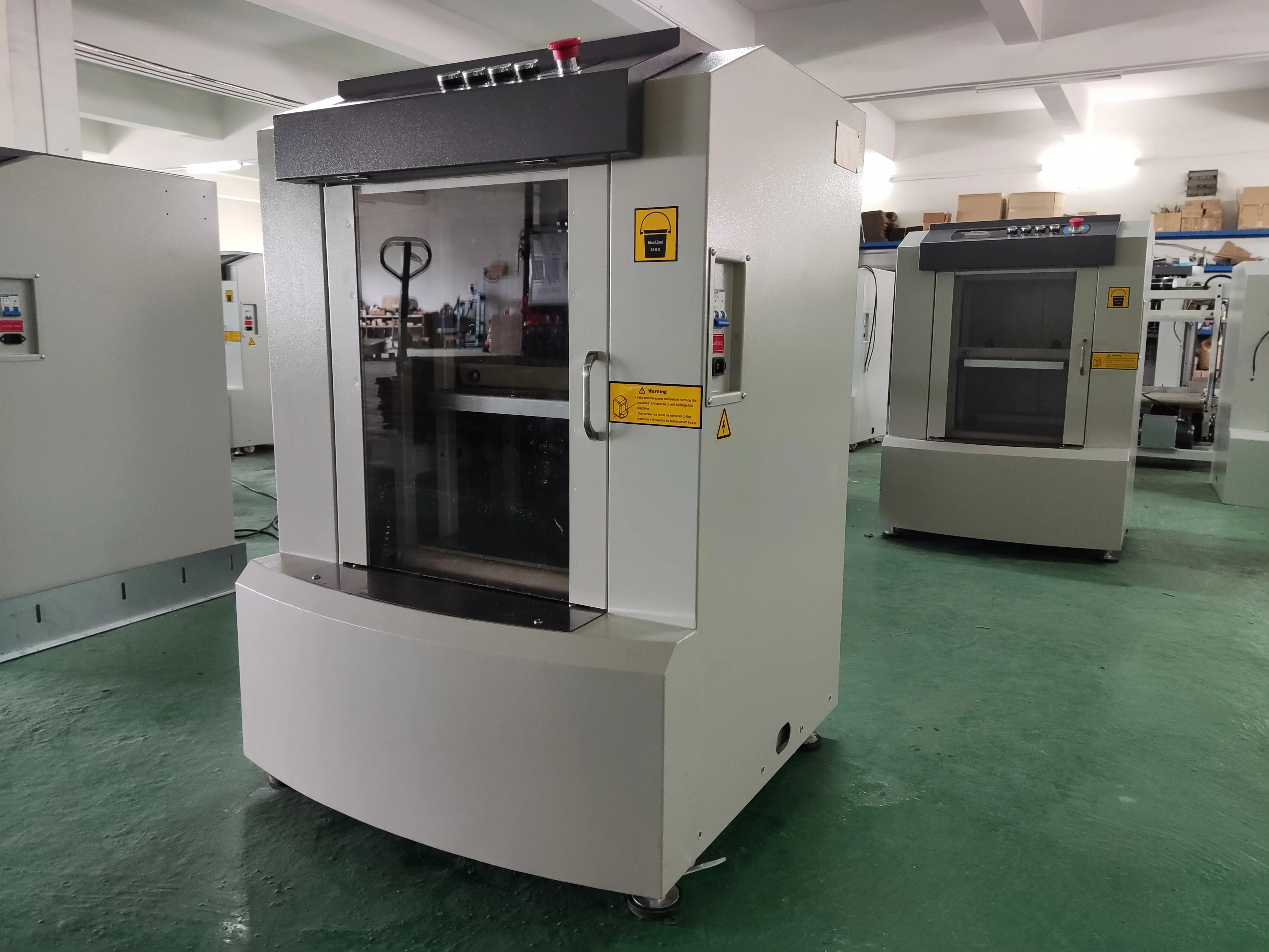 Automatic clamping paint shaker for high-speed hybrid