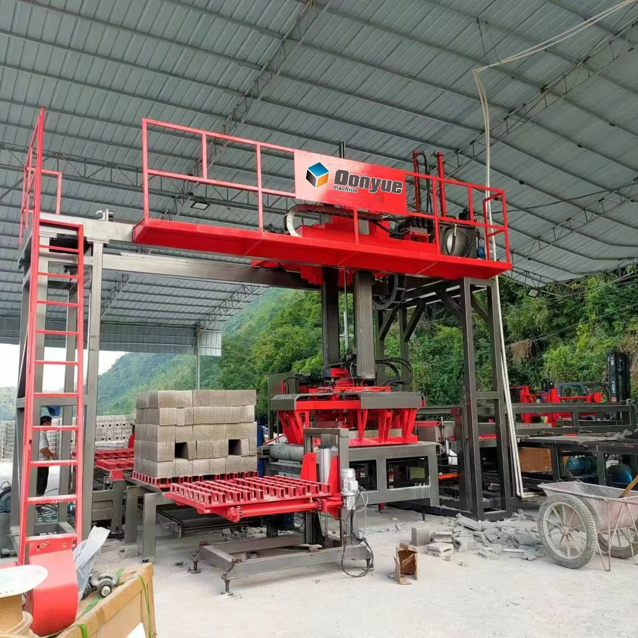 Automatic concrete block stacking machine brick palletizer bricks making machine block cuber machine for bundle of block