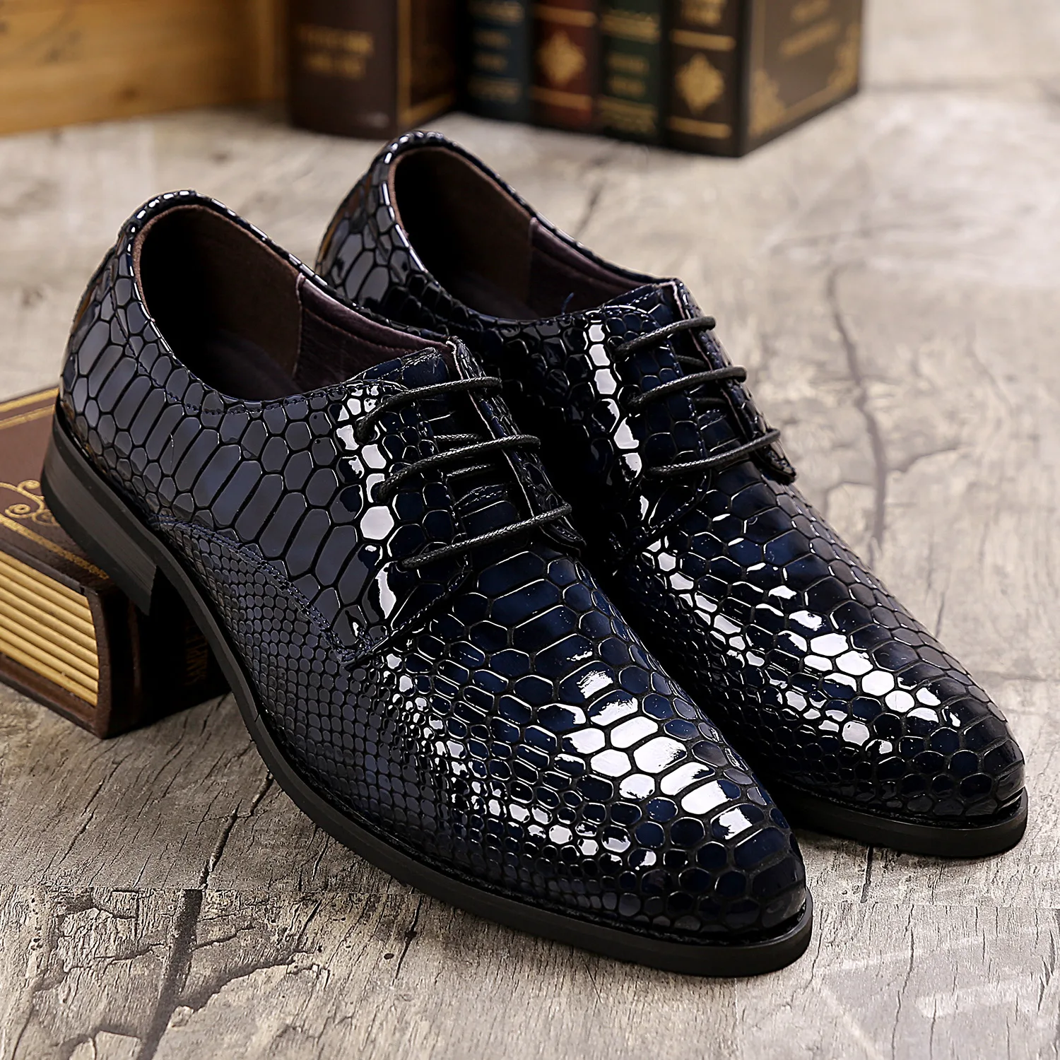 
Snake Skin Fashion Pointed Soft Soled Men Business Derby Shoes 