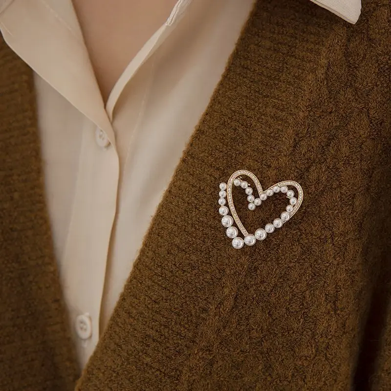 Брошь с жемчугом