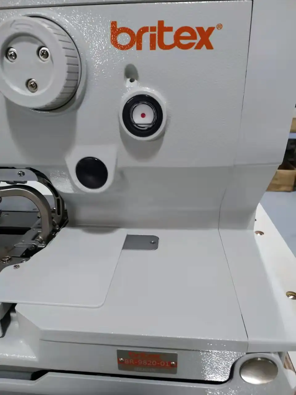 Manufacturer britex BR-9820 button hole making industrial sewing machine Elctronic eyelet button holing sewing machine
