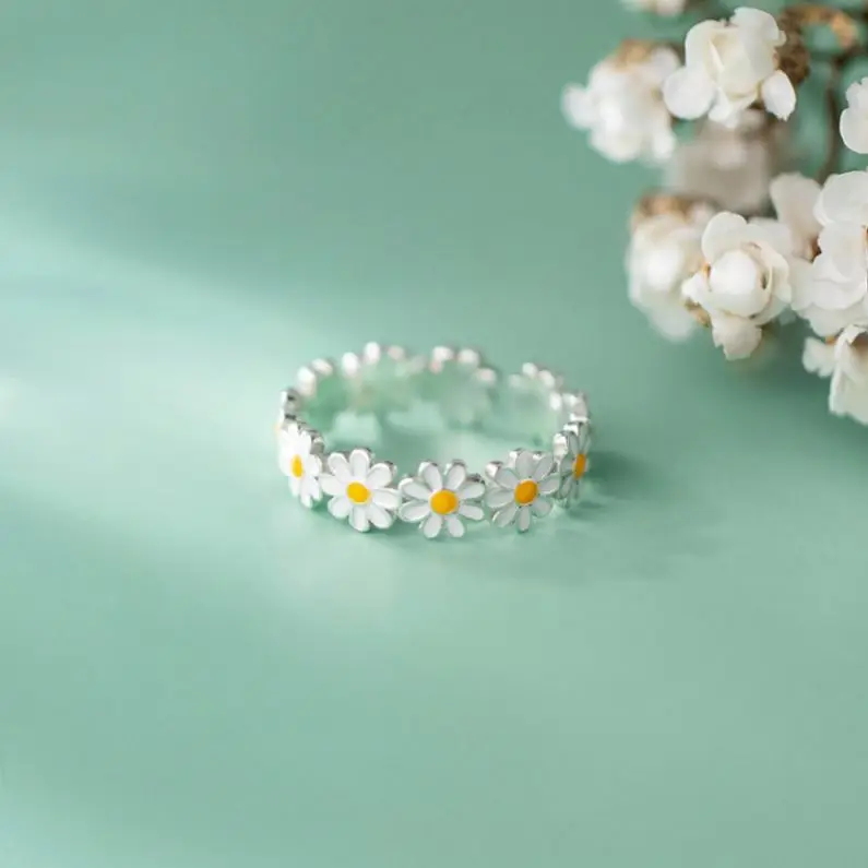 2023 Korean New Trend Jewelry Wedding Gift Cute Enamel Daisy Flowers Ring Women Girls Cheap Resizable Rings Wholesale Bulk