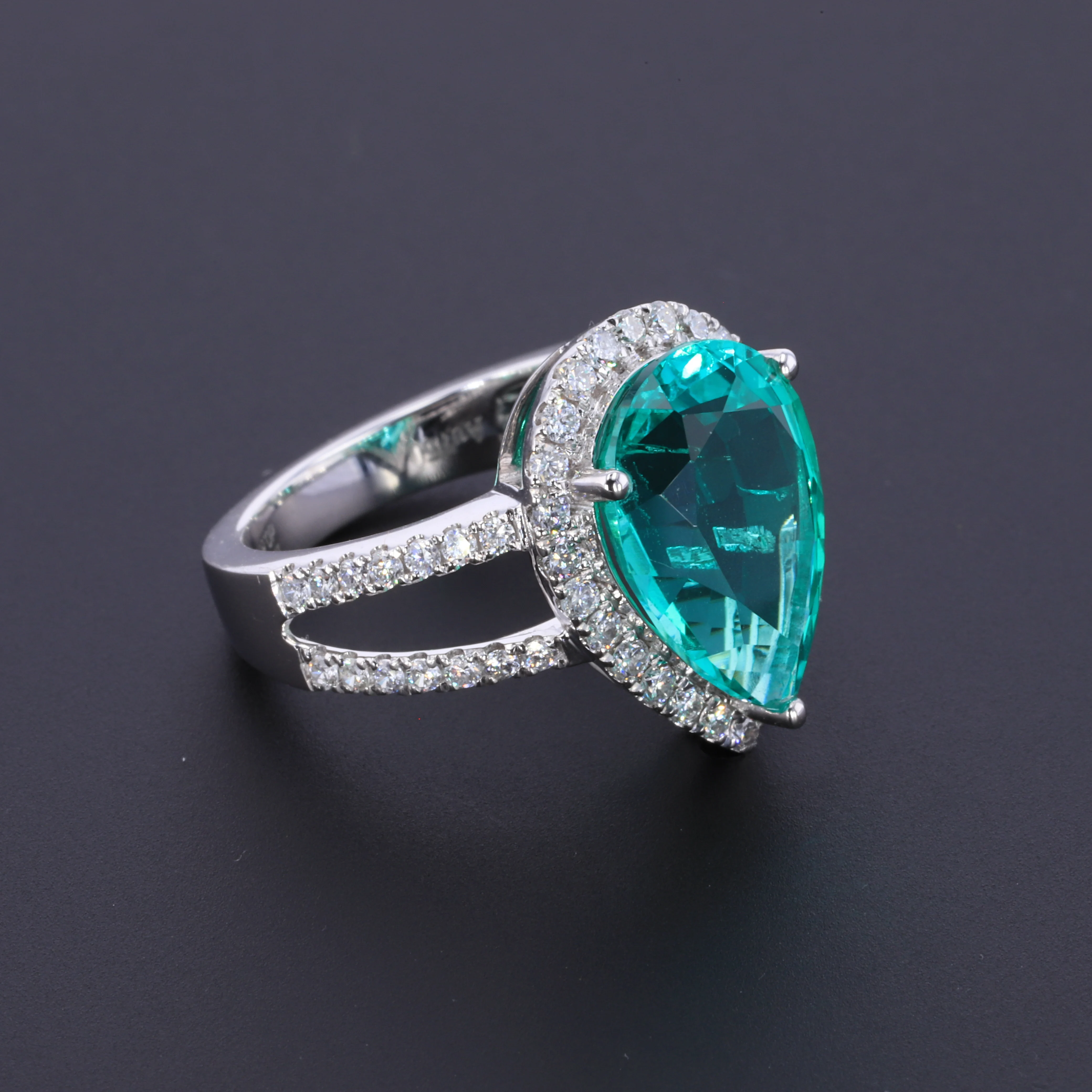 fashion women 18k 14k white gold ring with 10*14 pear shape emerald gemstone  with side lab diamond
