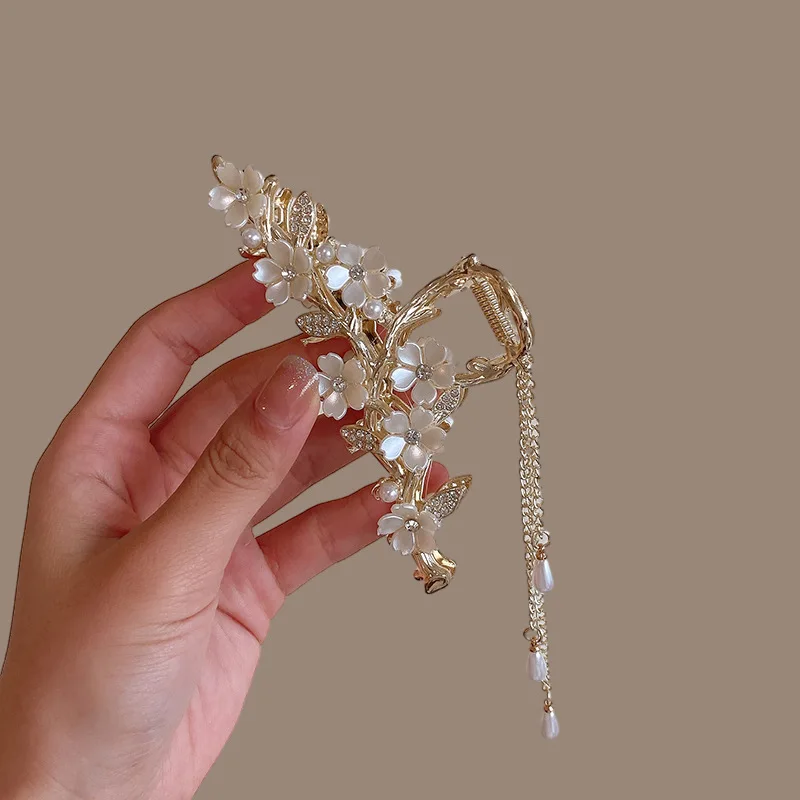 Hot sale super fairy pearl tassel rhinodrill flower clip back of head hair catch large shark clip clip