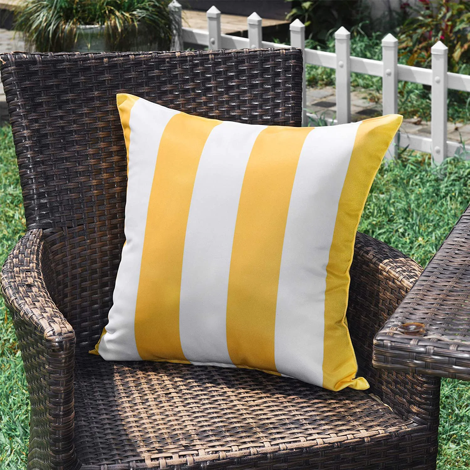 Factory Price Decorative Stripe Design Pillow Covers Gold Pillowcase Personalize Travel Pillow Cover Popular Design