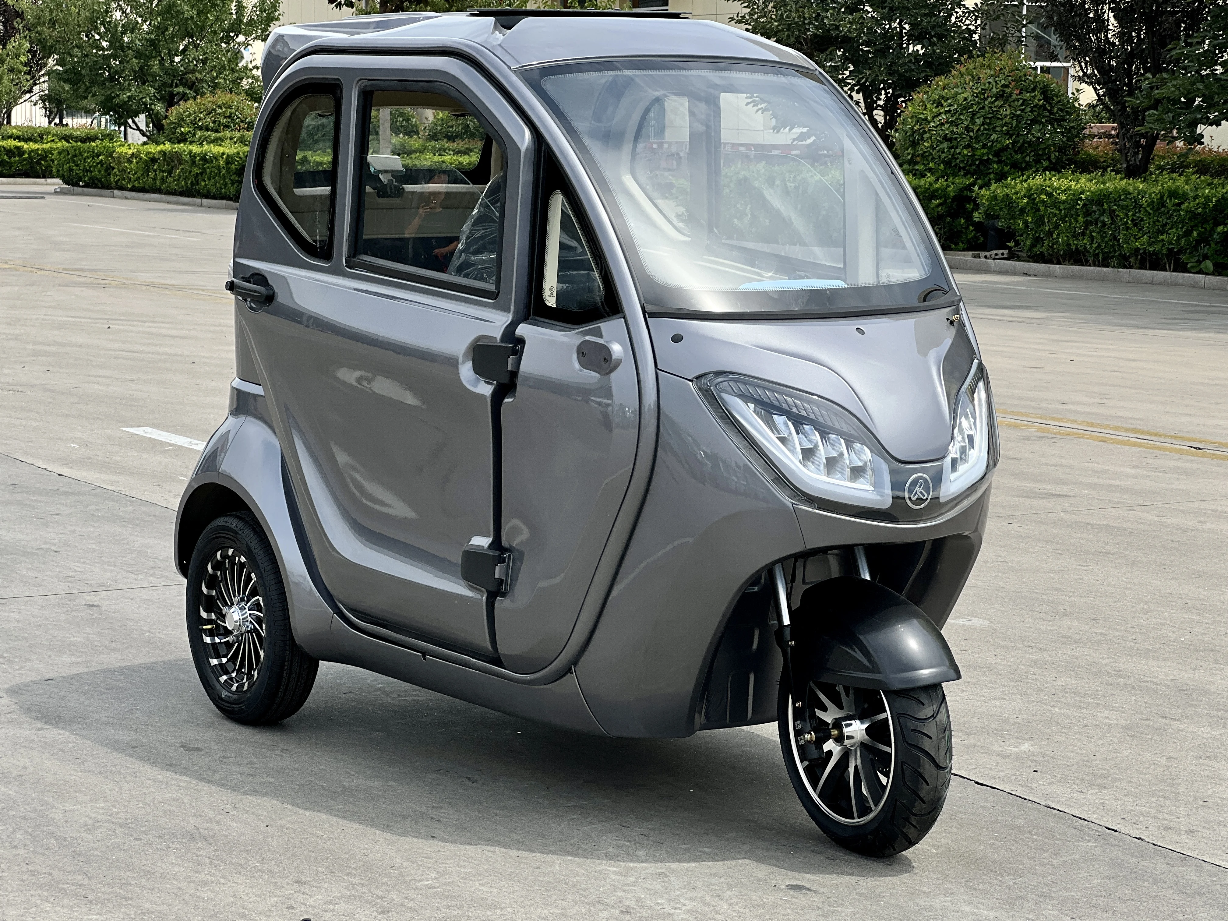 Hai Bao electric tricycle which is perfect for city travel and designed to provide a smooth, eco-friendly journey