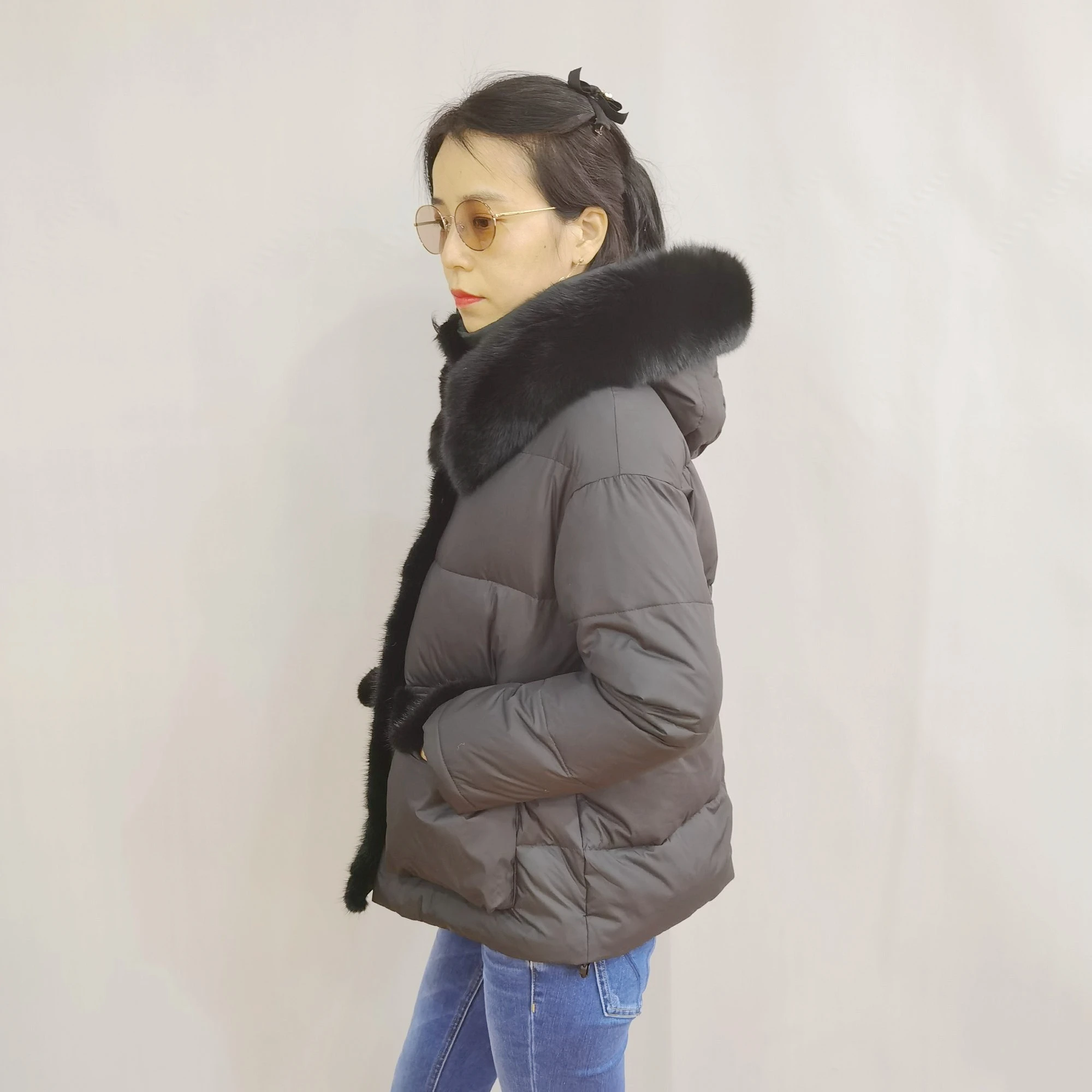 Custom OEM Real fur collar thickened women coat women winter down coats and jackets with fur and hoodie duck down jackets