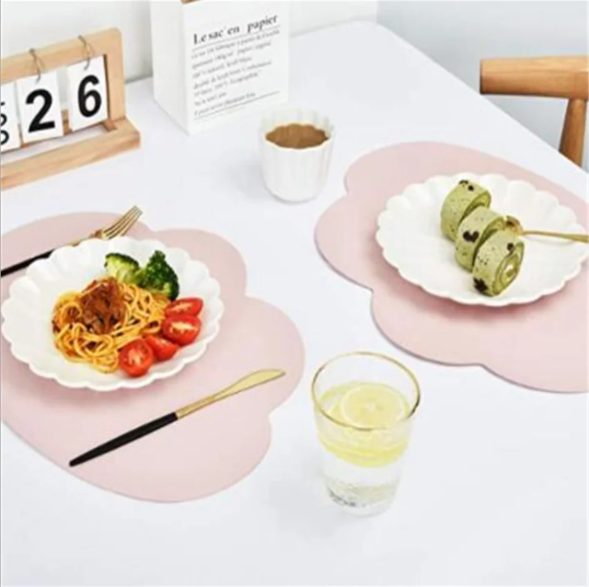 2021 Hot Selling Table Washable Woven Vinyl Placemats Non-Slip Heat Resistant Kitchen Table Mats Easy to Clean For Dining