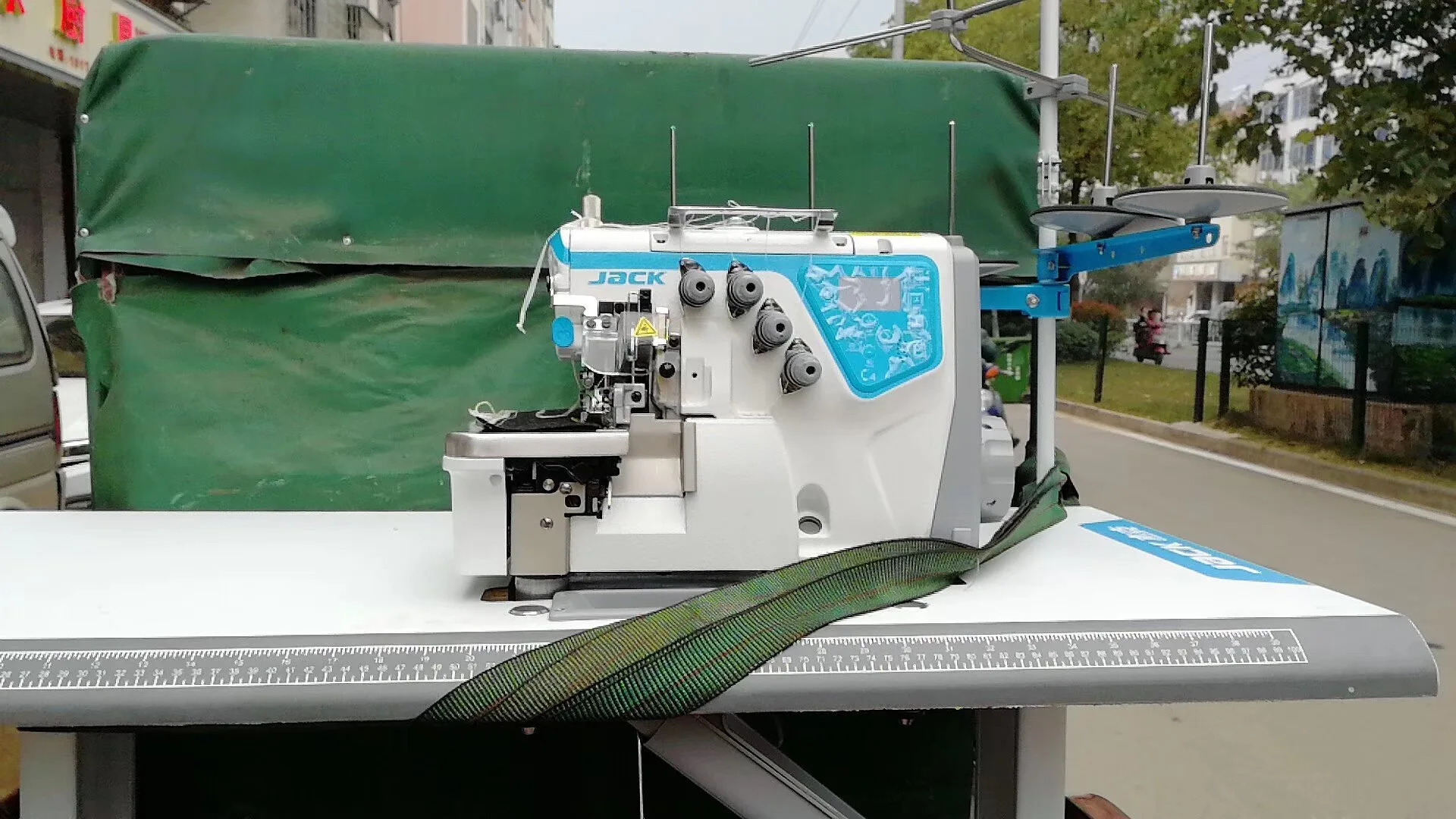 Jack C4 Automatic High Speed Sewing Machine Four Thread Five Thread Overlock Sewing Machine For Sewing Medium Heavy Materials
