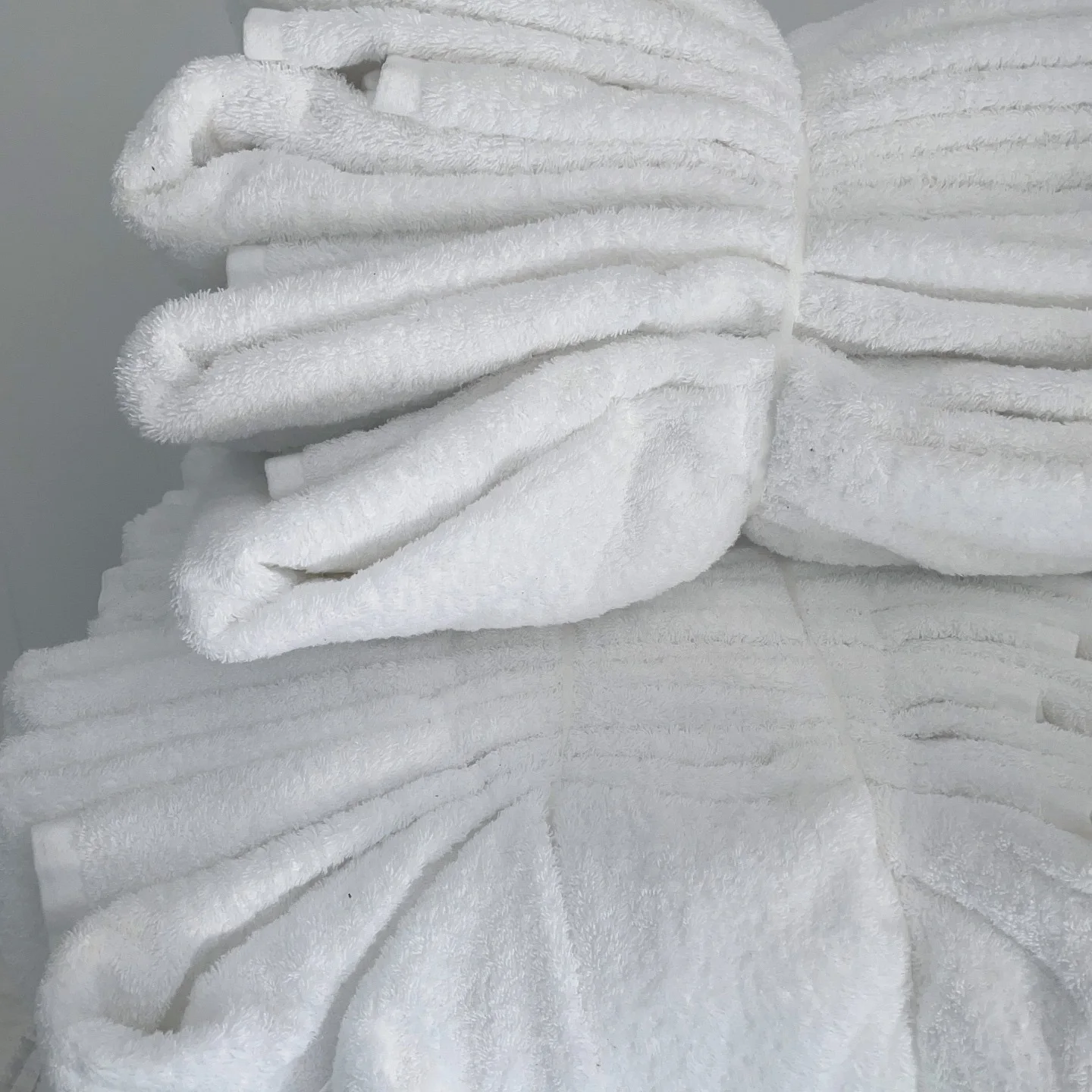 Чистые белые дешевые тряпки для мытья банных полотенец из 100%