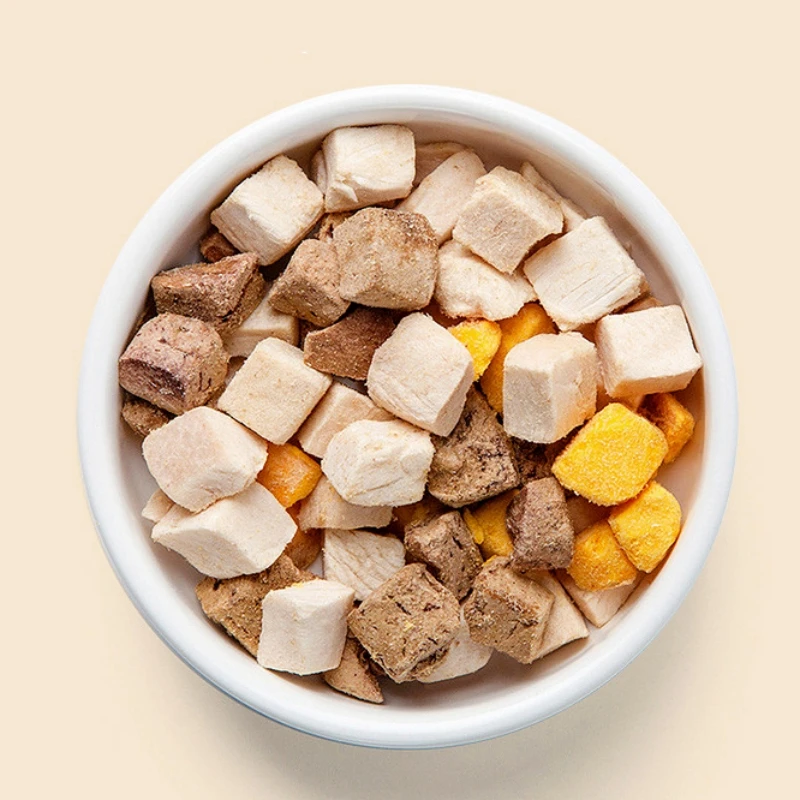 Pet freeze-dried snack chicken liver diced dog cat teeth grinding chicken liver granules freeze-dried meat OEMOBMODM