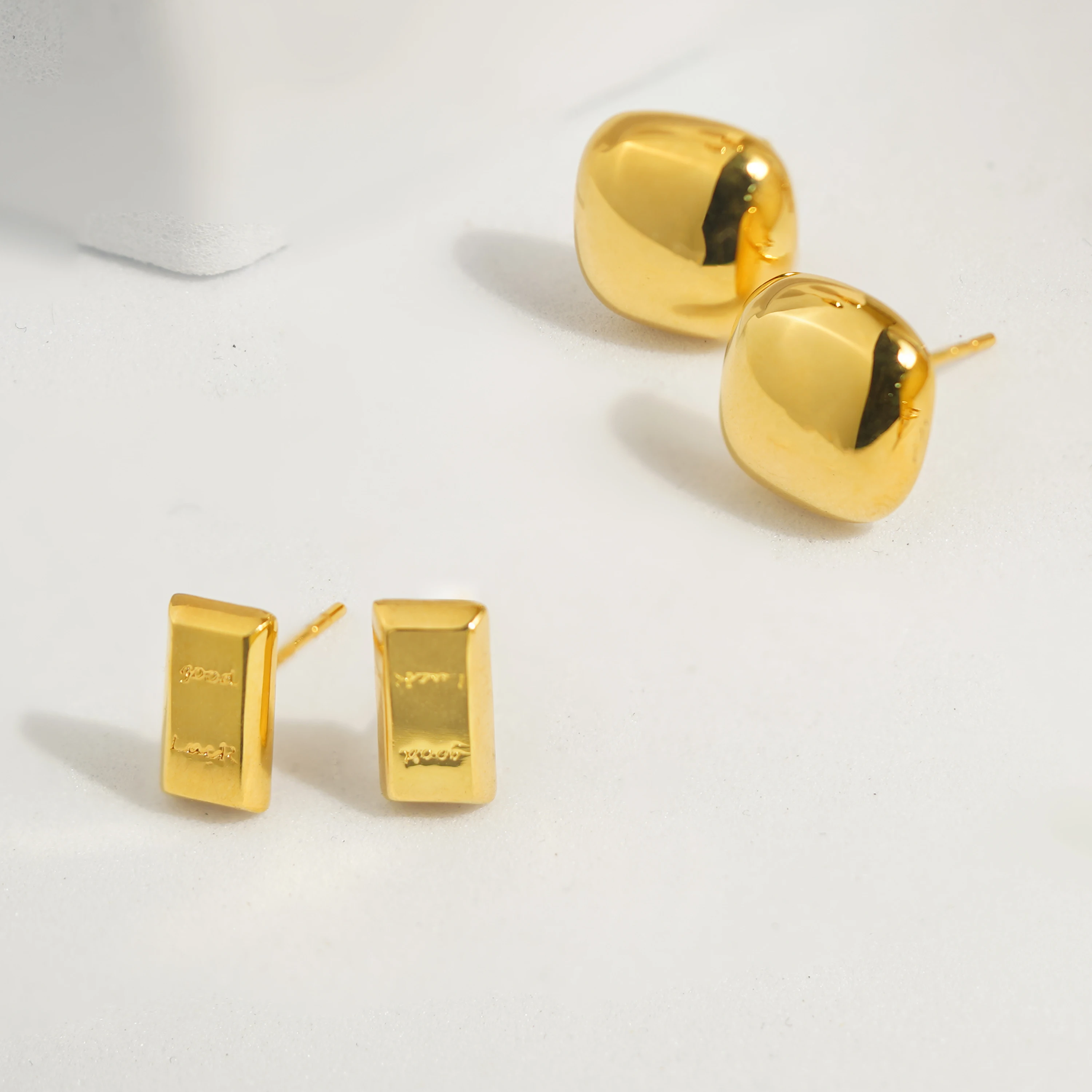 PCX Jewelry 18K Fine Jewelry Real Gold Earrings Exquisite 18k Gold Small Gold Bar Shaped Earrings