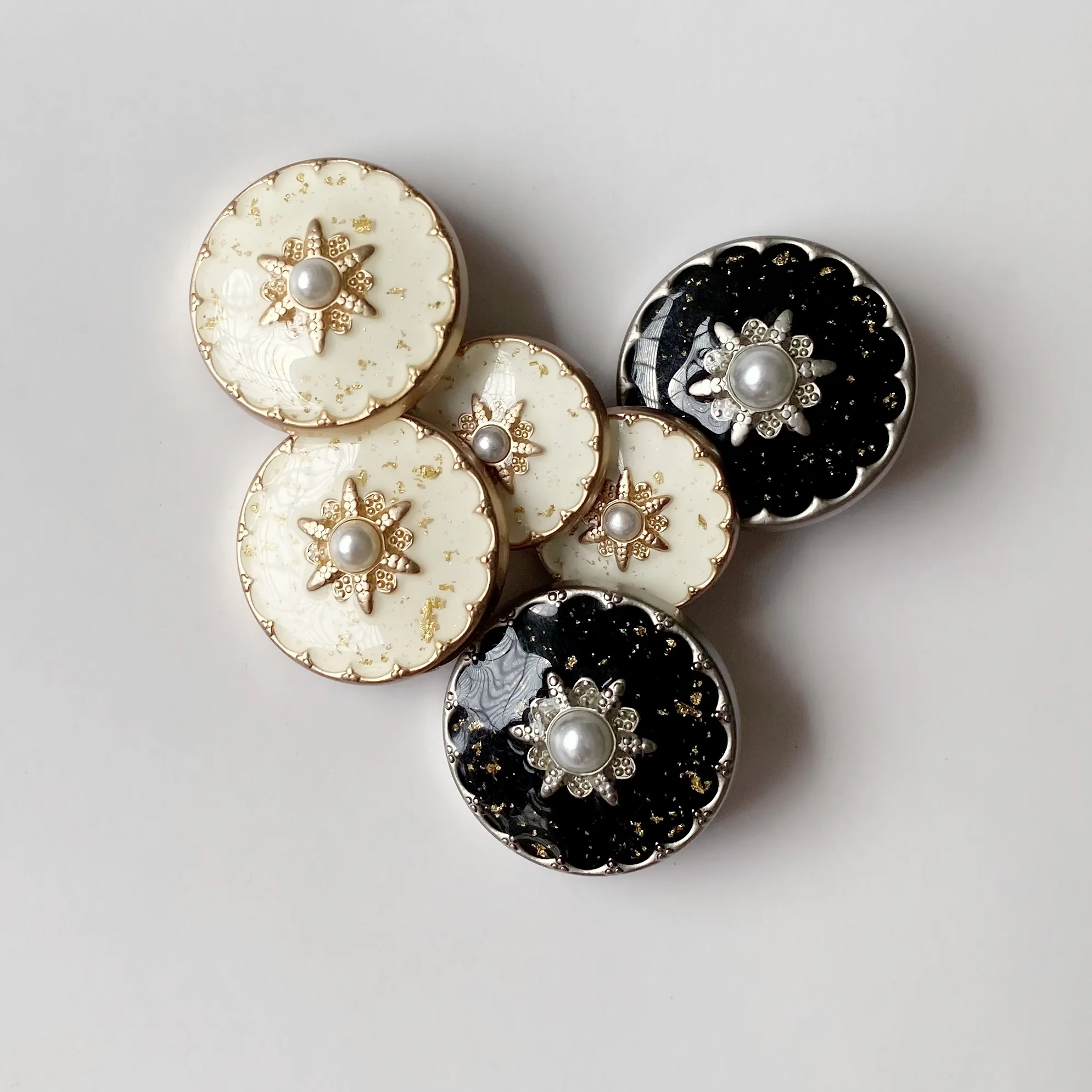 High Quality  Custom Shank luxury button Metal Color For Clothes Plastic Fashion Designs Gold Pearl Button