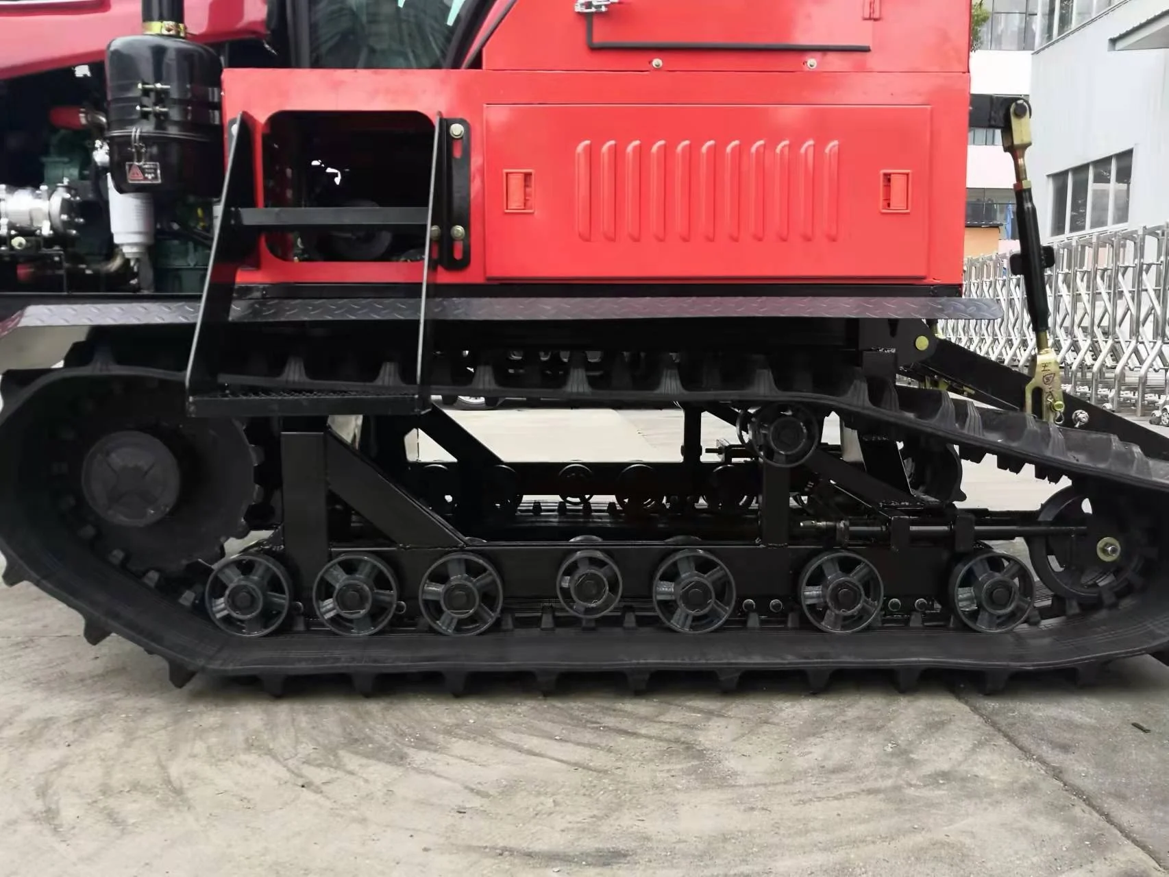 Farm cultivator rotary tiller agricultural mini crawler tractor with fully hydraulic system for sale in china