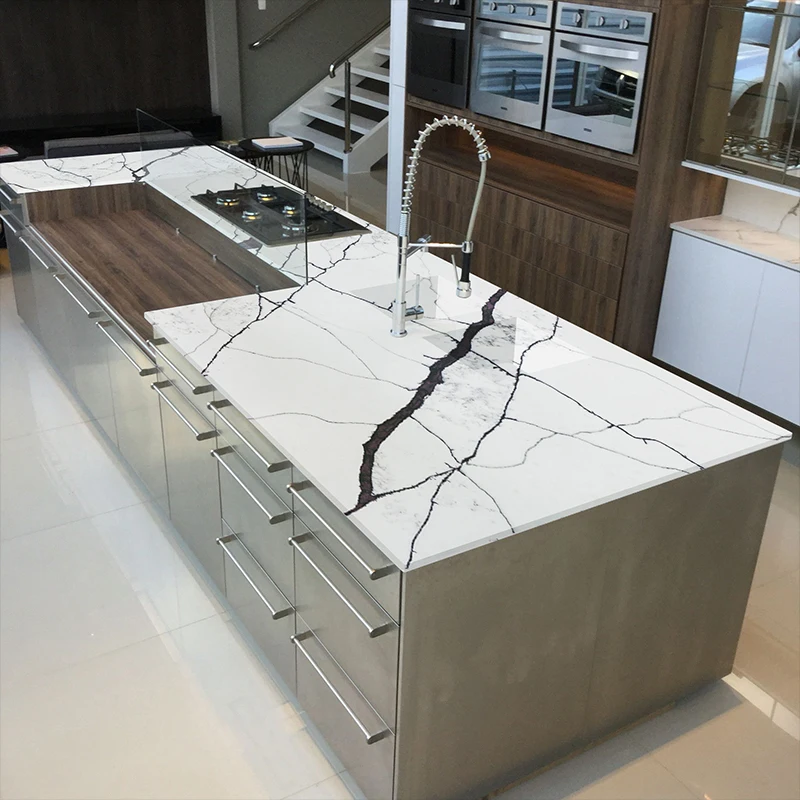 Новый дизайн сделанная человеком кварцевая каменная плита изготовленная на заказ полированная белая кухонная столешница