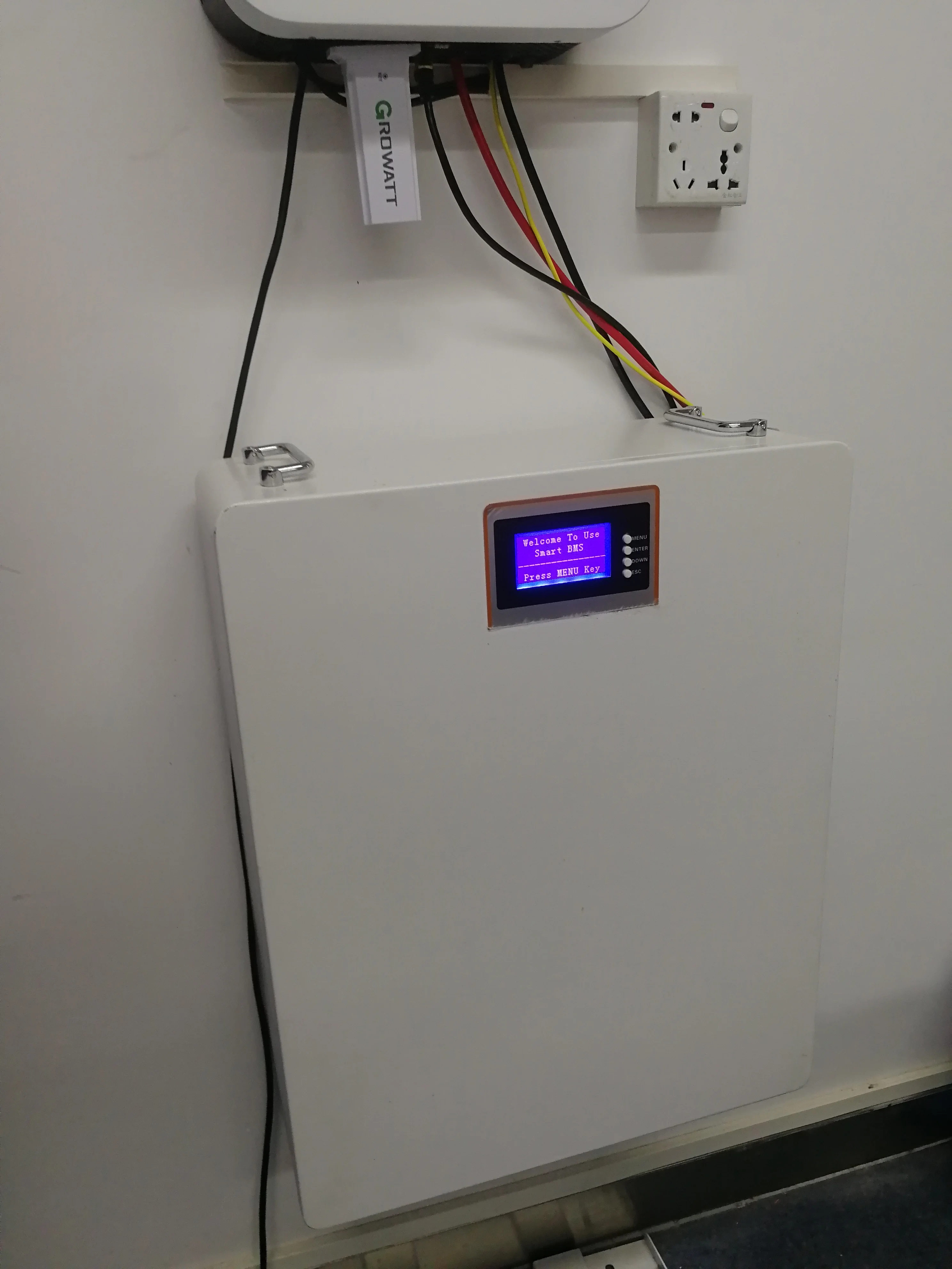 12V 24V 48V 51.2V Lithium Battery Pack with Long Cycle Life Stackable 50Ah 100Ah 200Ah 300Ah Wall-Mounted System for RV Camper