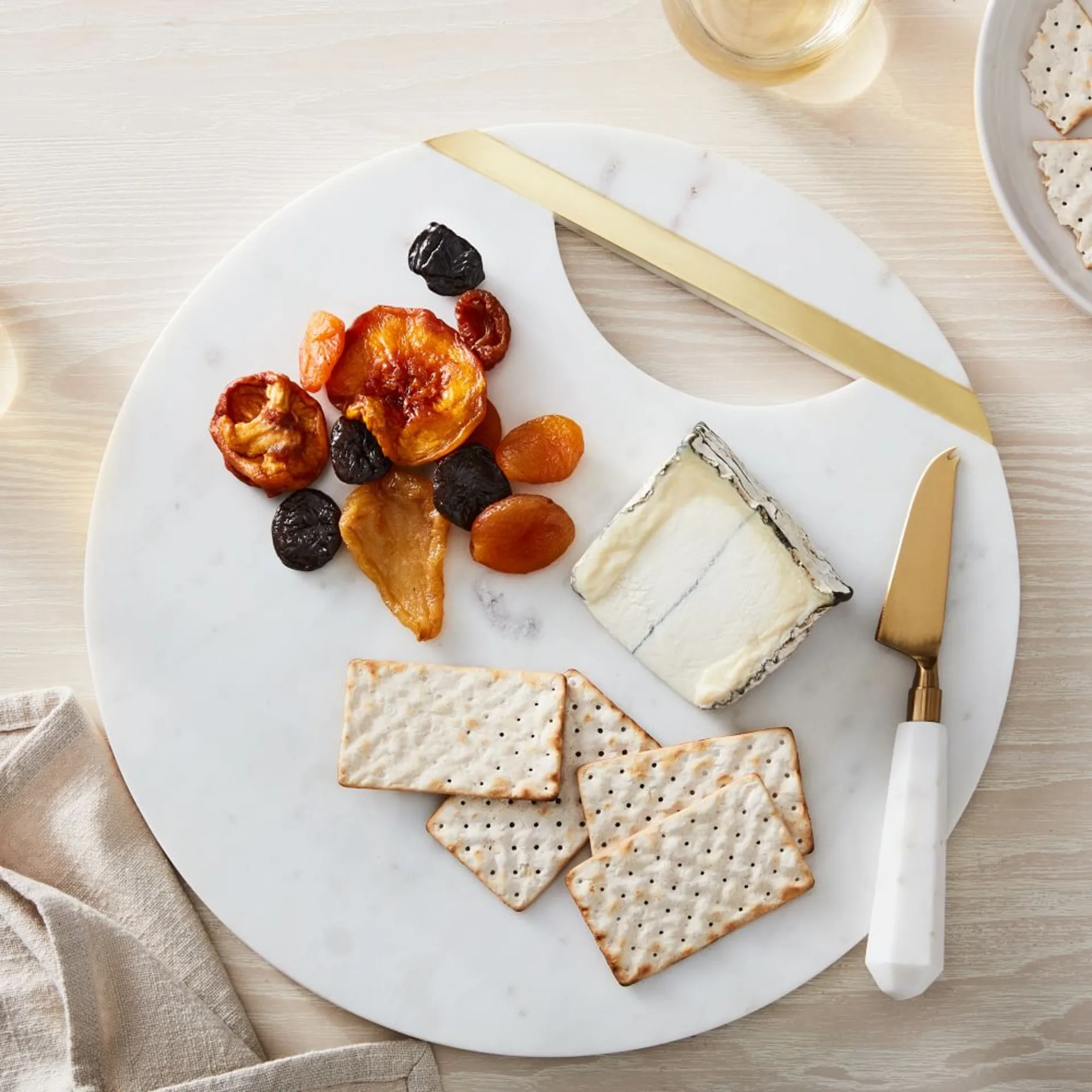 Top Quality Charcuterie Cheese Serving Platter Natural White Round Marble Brass Cheese Boards For Hotel Restaurant