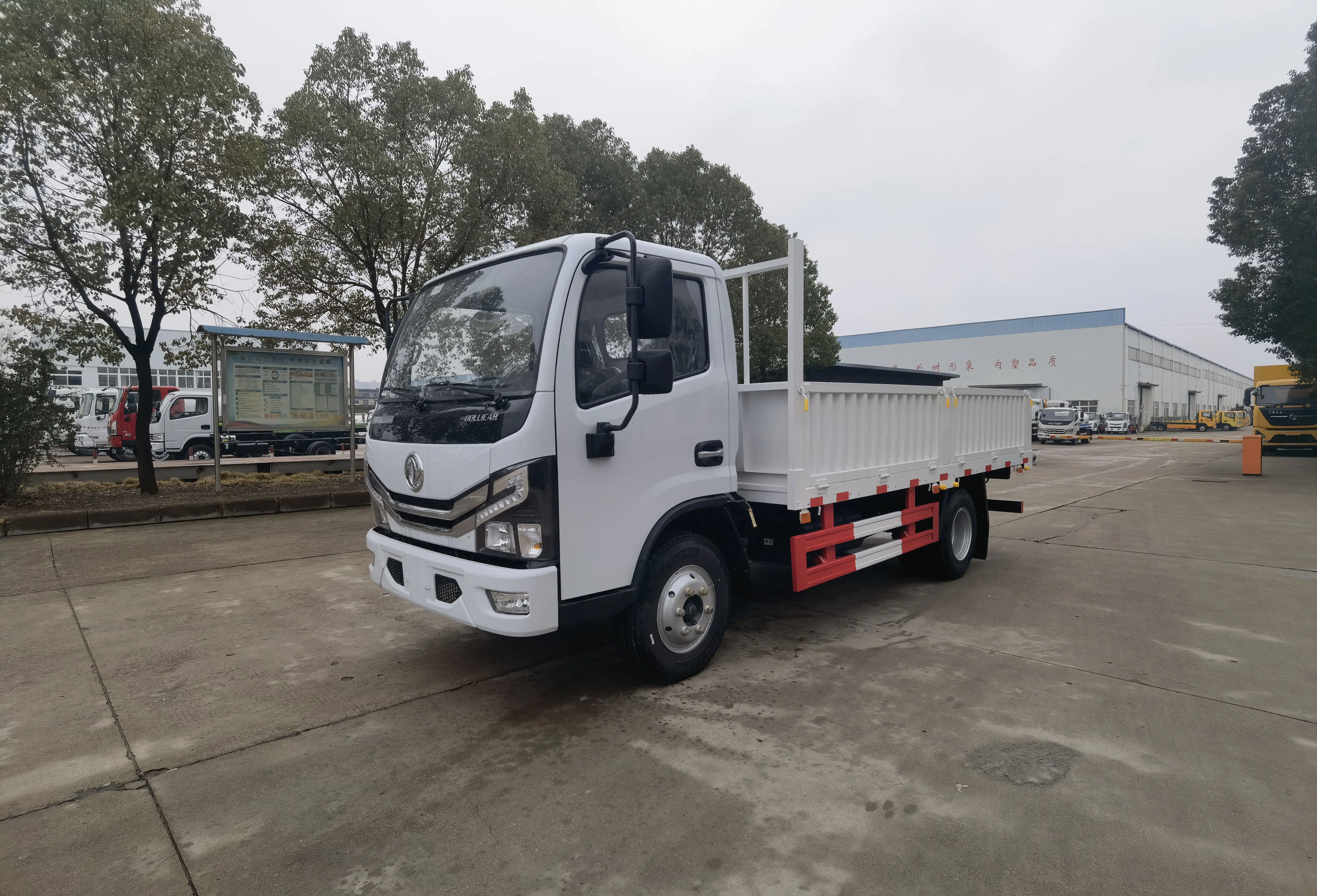 Недорогой легкий самосвал Dong feng 3 тонны мини 5-тонный для продажи