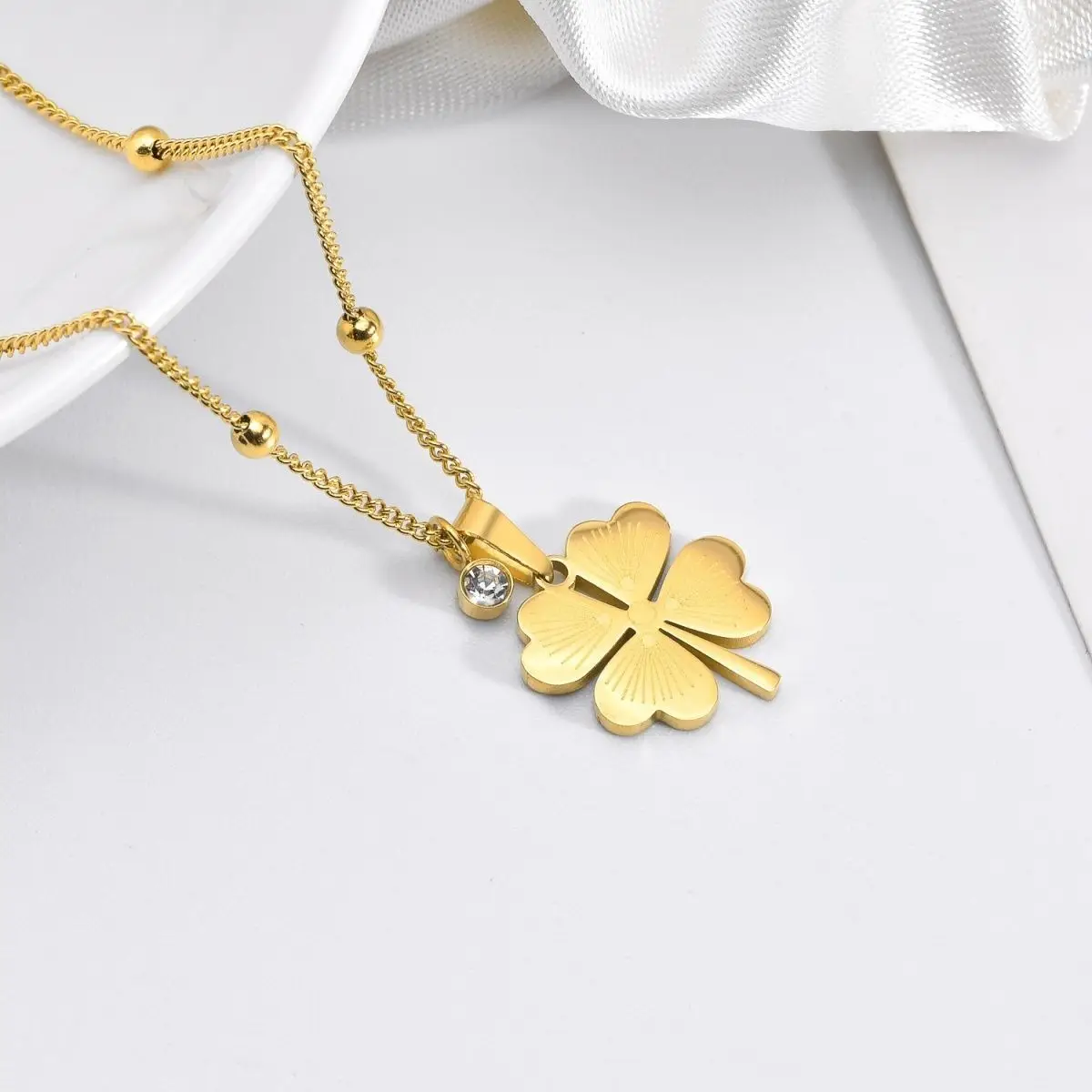 High Quality Non Fading Titanium Steel Four Leaf Clover Zircon Pendant Necklace For Women Party