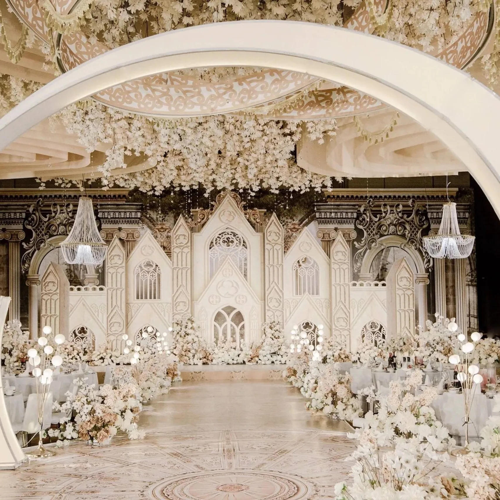 2024 UAE Dubai Style Woody Wedding Castle with Light Wedding Decoration Stage Backdrop Banquet hall Wedding Prop Castle