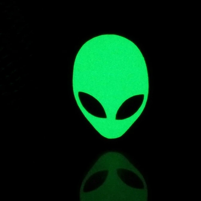 Пользовательские высечки формы Alien зеленый свет светящийся стикер в темноте милый мультфильм светящиеся наклейки