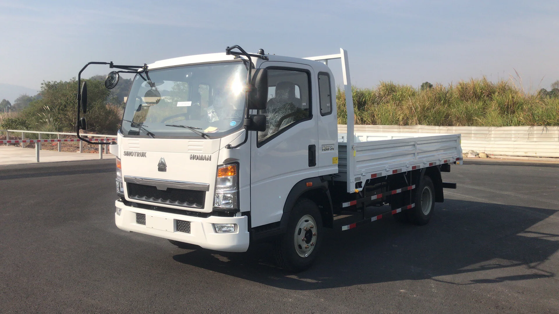 Sinotruk 5 tons light truck for sale  export to world