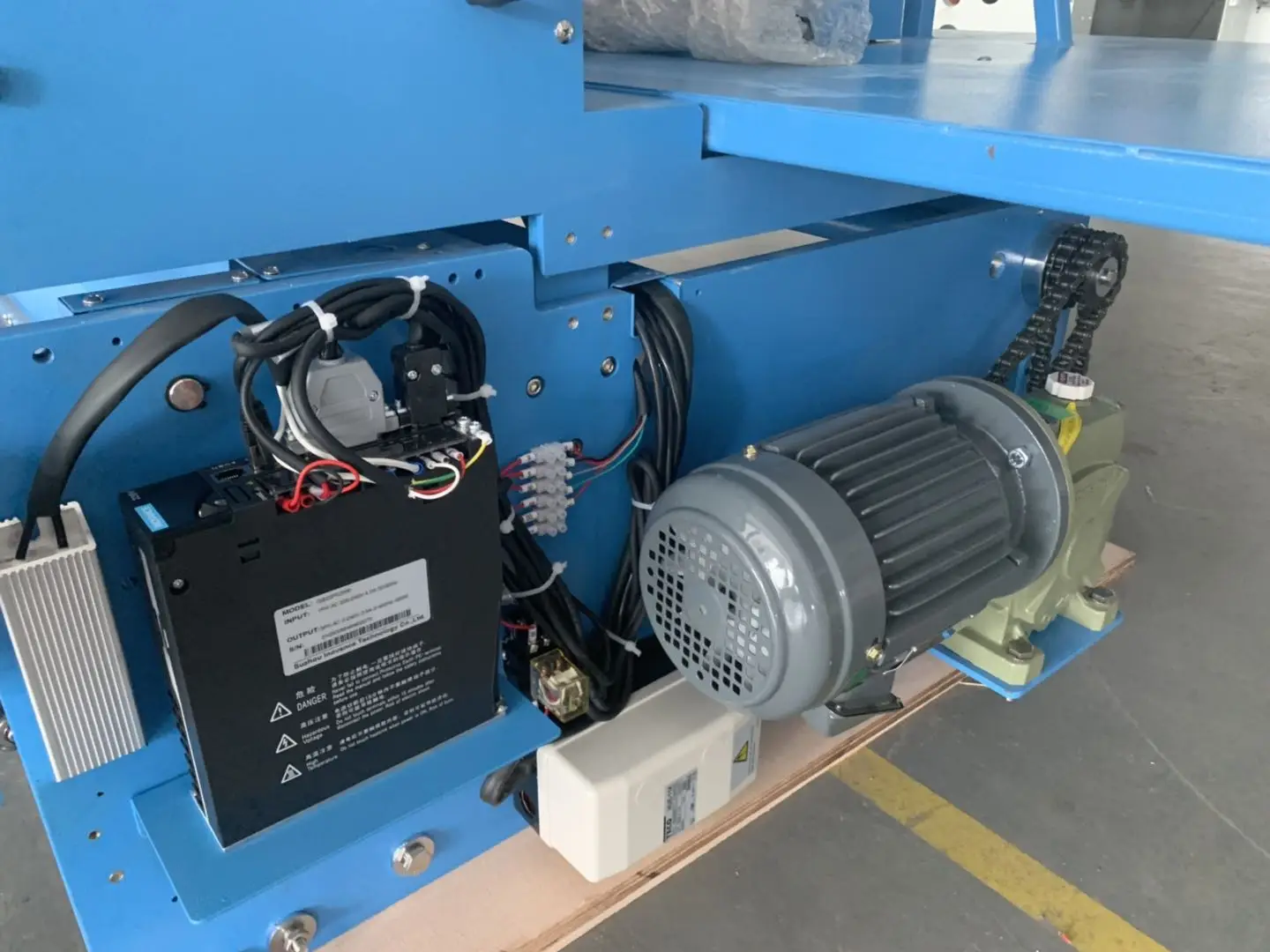 Yalis Hot Sale Automatic PLC Cloth Textile Fabric Spreading Machine Pull Cloth Cutting Machine in Factory Price