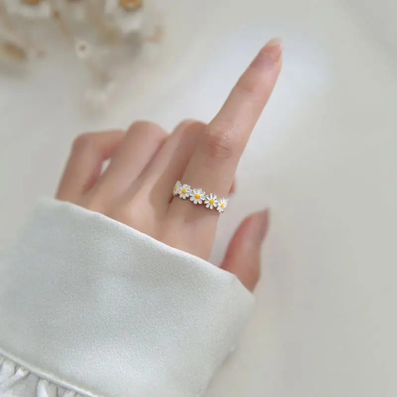 2023 Korean New Trend Jewelry Wedding Gift Cute Enamel Daisy Flowers Ring Women Girls Cheap Resizable Rings Wholesale Bulk