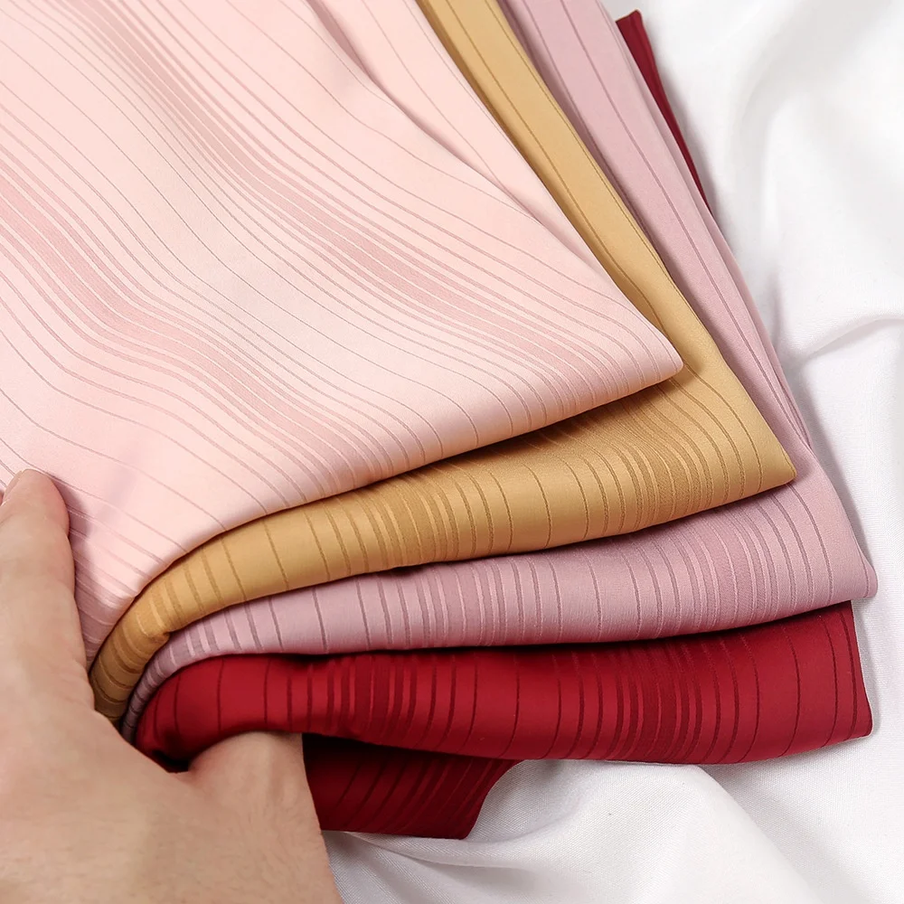 New hijab design 2022 fashion crepe satin dyed chiffon hijab with hemming edge hijab scarf for Muslim women