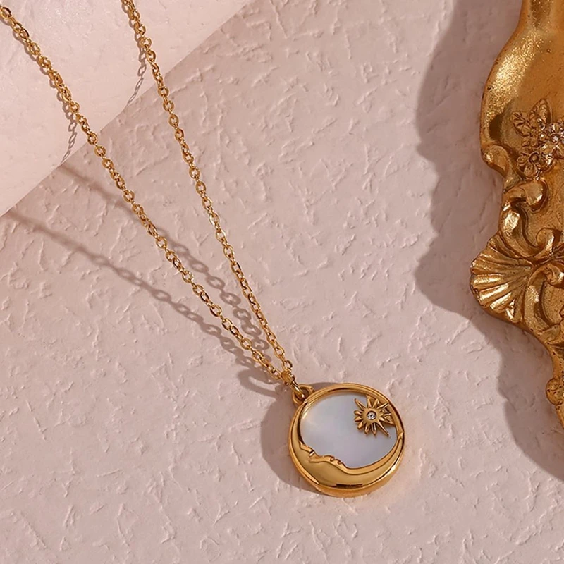 Design Natural Shell 18k Gold Plated Disc Sun Moon Pendant Necklace Tarnish Free Stainless Steel Necklace Design Jewelry
