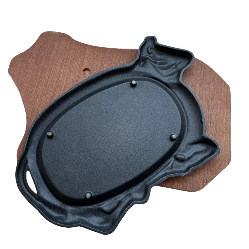 Cast iron sizzler plate cow shape steak pan outdoor cookware sizzling steak plate sizzling plate with wooden base