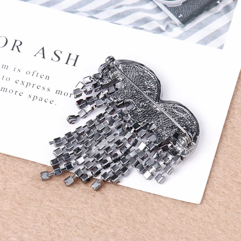 New Arrival High Quality Gun Black Plated Red Crystal Rhinestones Heart Tassel Jewelry Brooch Pin